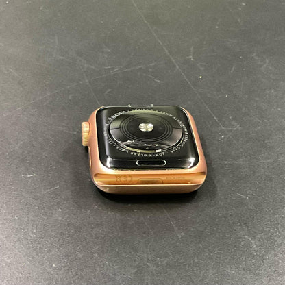【全額返金保証】【最速発送】Apple Watch Series 5 アルミニウム 40mm GPS+Cellular 白ロム 85% 美品 動作確認済