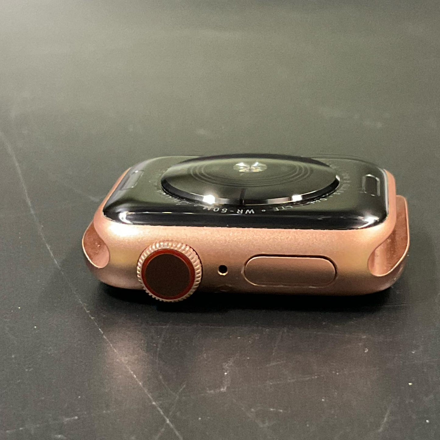 【全額返金保証】【最速発送】Apple Watch Series 5 アルミニウム 40mm GPS+Cellular 白ロム 85% 美品 動作確認済
