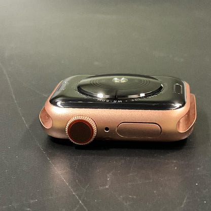 【全額返金保証】【最速発送】Apple Watch Series 5 アルミニウム 40mm GPS+Cellular 白ロム 85% 美品 動作確認済