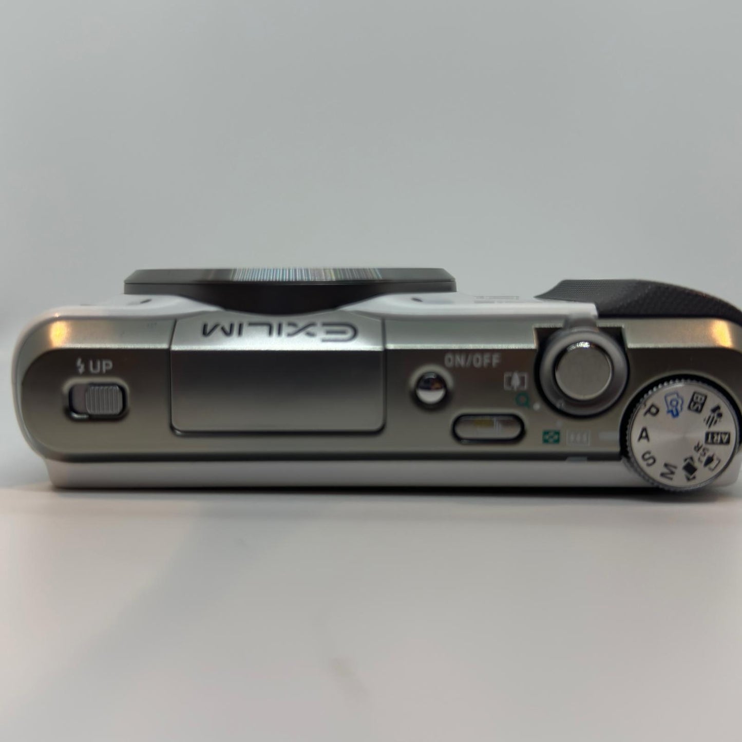 【全額返金保証】【最速発送】 コンパクトデジタルカメラ CASIO EXILIM EX-ZR700 ホワイト 美品 動作確認済
