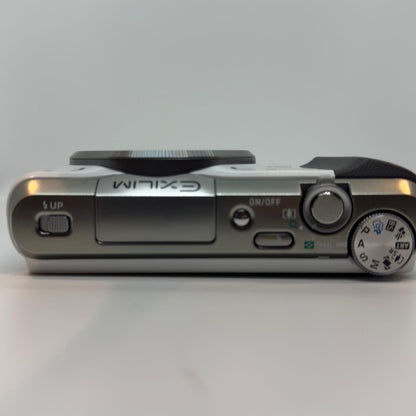 【全額返金保証】【最速発送】 コンパクトデジタルカメラ CASIO EXILIM EX-ZR700 ホワイト 美品 動作確認済