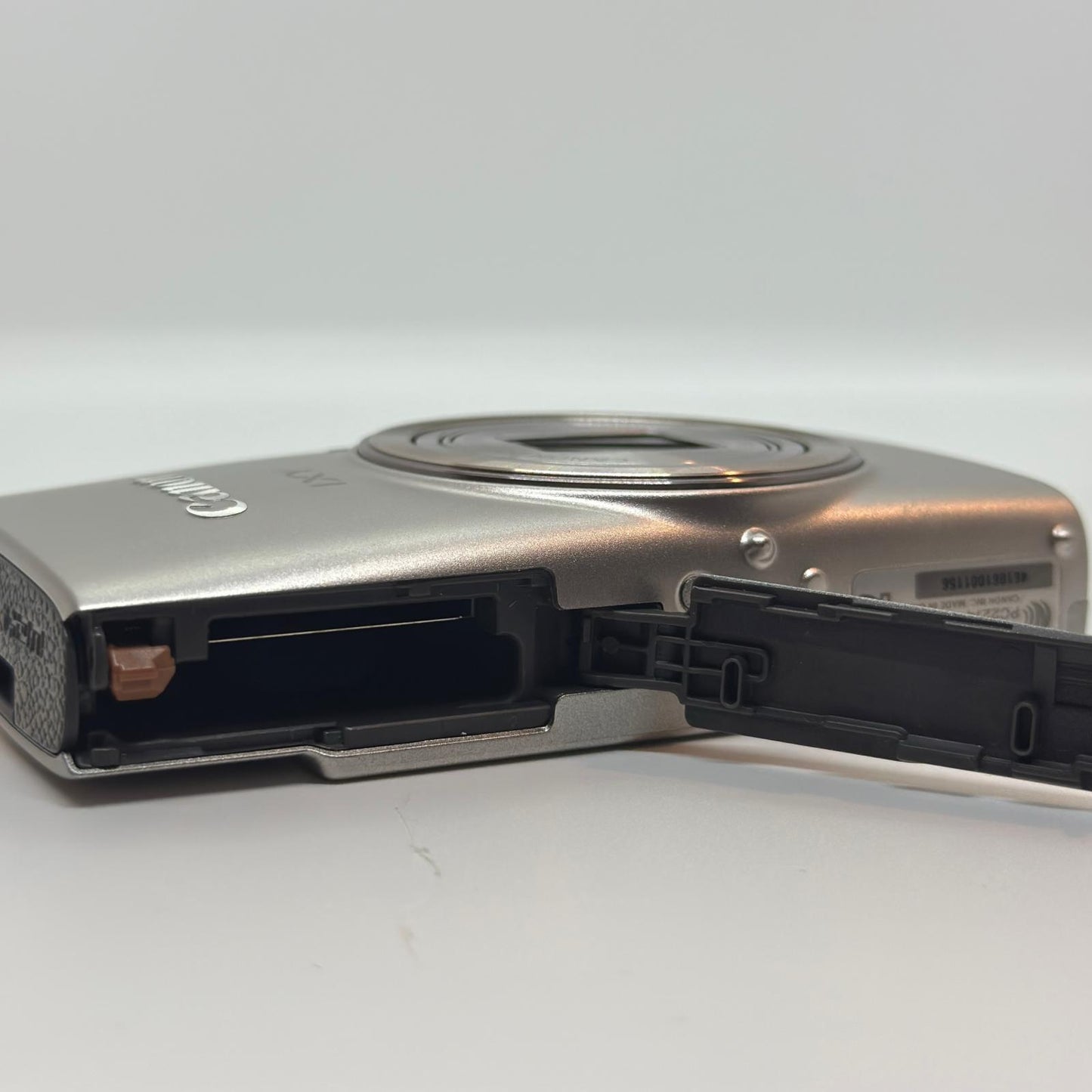 【全額返金保証】【最速発送】Canon コンパクトデジタルカメラ IXY 650 シルバー 美品 動作確認済