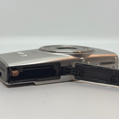 【全額返金保証】【最速発送】Canon コンパクトデジタルカメラ IXY 650 シルバー 美品 動作確認済