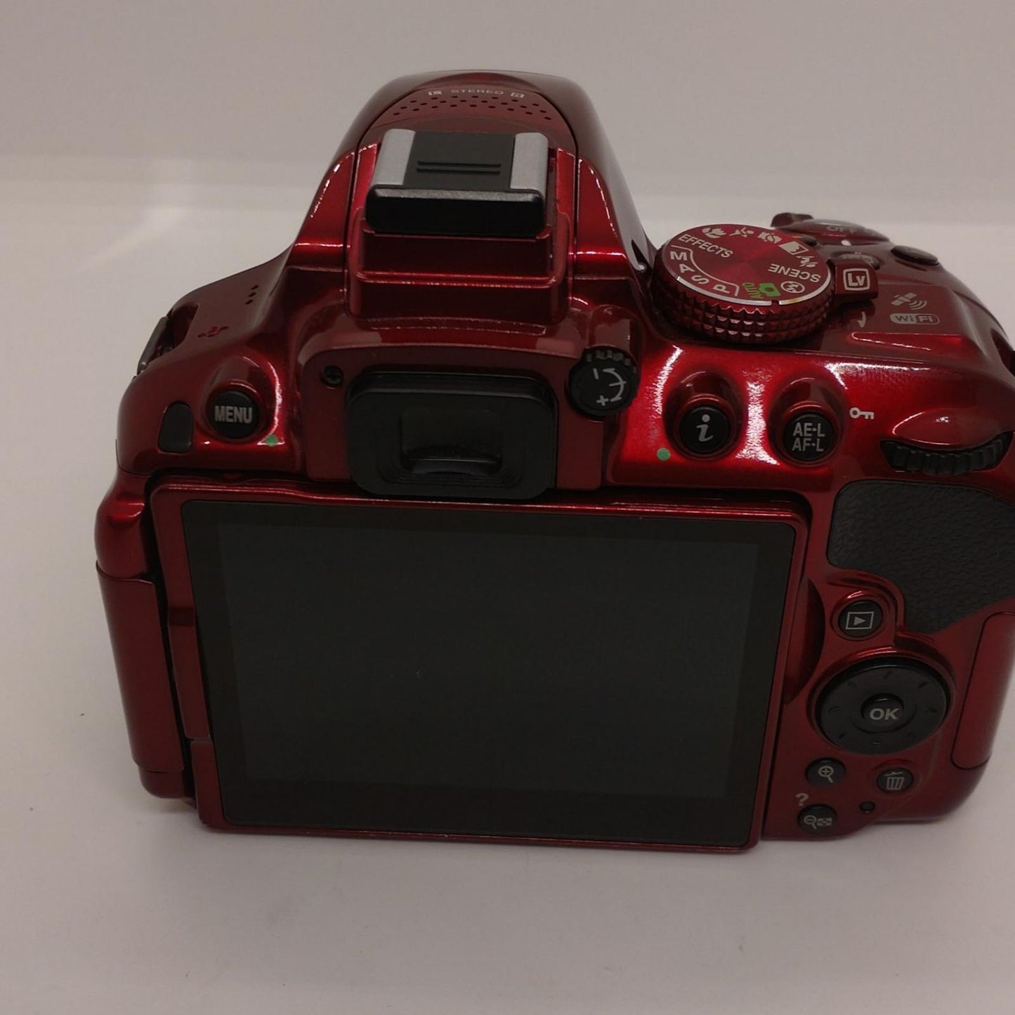 【全額返金保証】【最速発送】Nikon デジタル一眼 D5300 18-140 VR レンズキット [レッド] 動作確認済