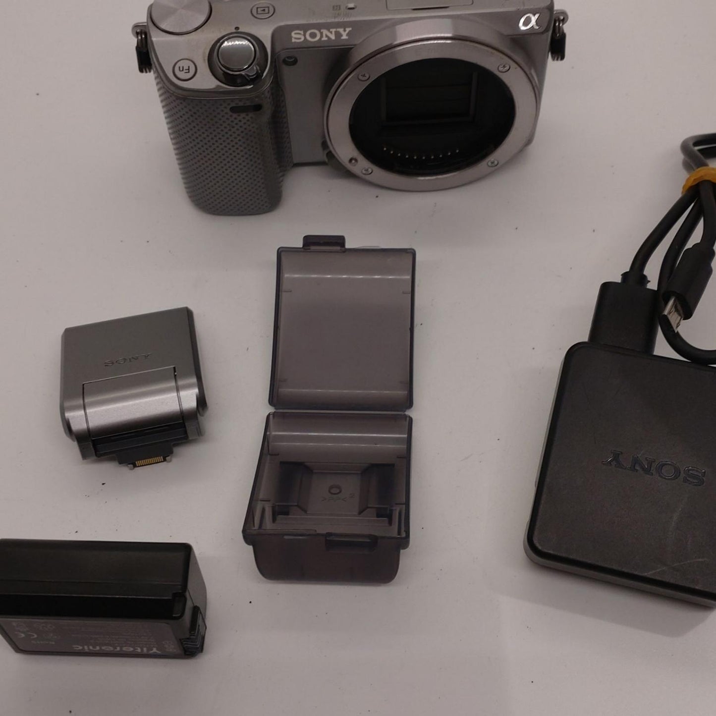【全額返金保証】【最速発送】Sony デジタル一眼 α NEX-5T シルバー 動作確認済