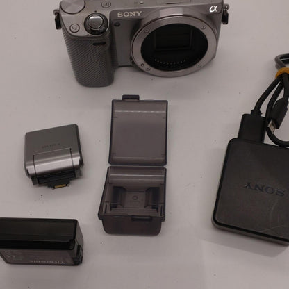 【全額返金保証】【最速発送】Sony デジタル一眼 α NEX-5T シルバー 動作確認済