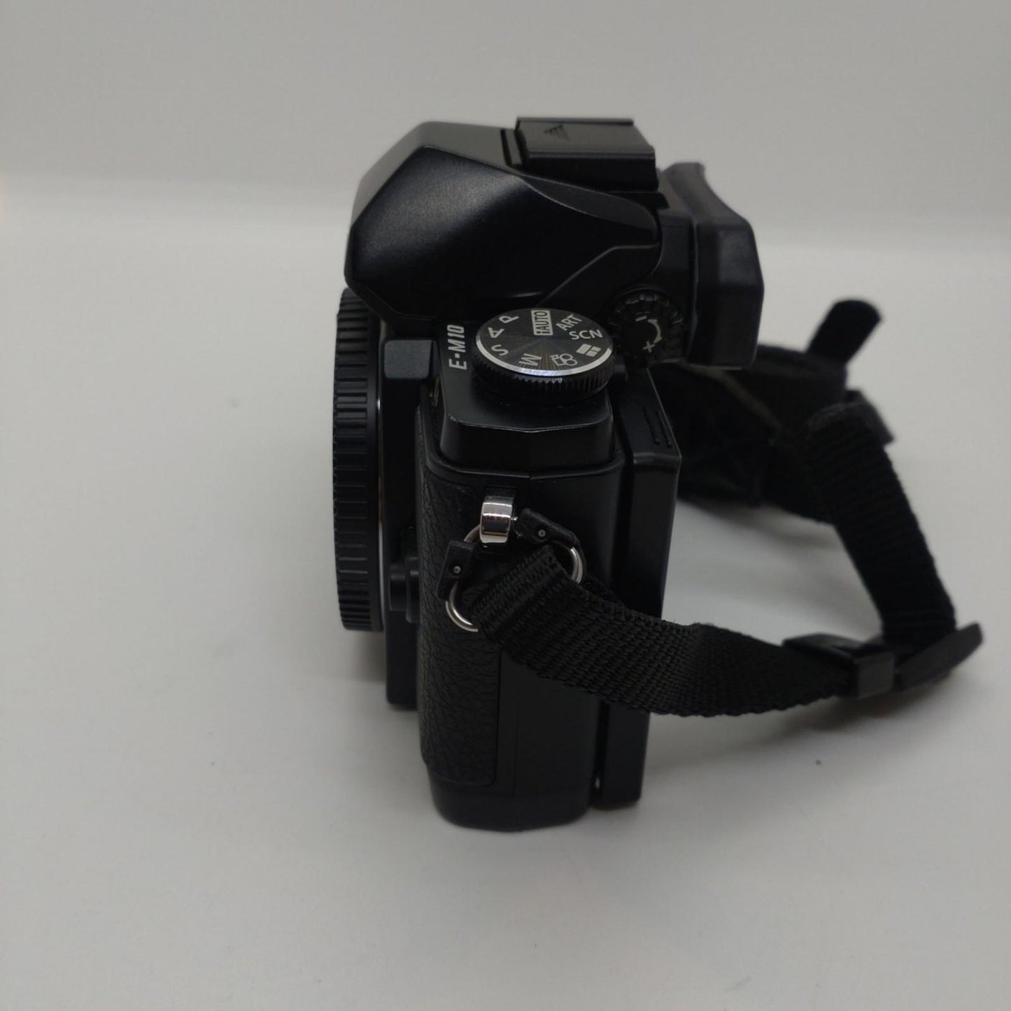 【全額返金保証】【最速発送】OLYMPUS デジタル一眼 OM-D E-M10 ボディ [ブラック] 美品 動作確認済