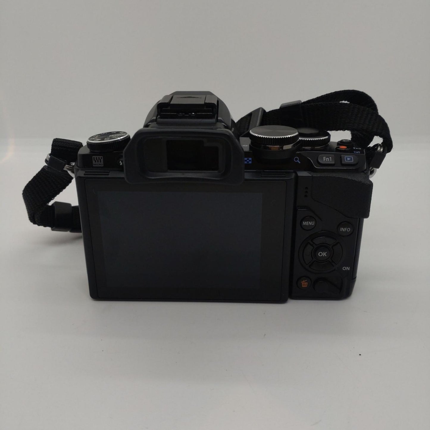 【全額返金保証】【最速発送】OLYMPUS デジタル一眼 OM-D E-M10 ボディ [ブラック] 美品 動作確認済