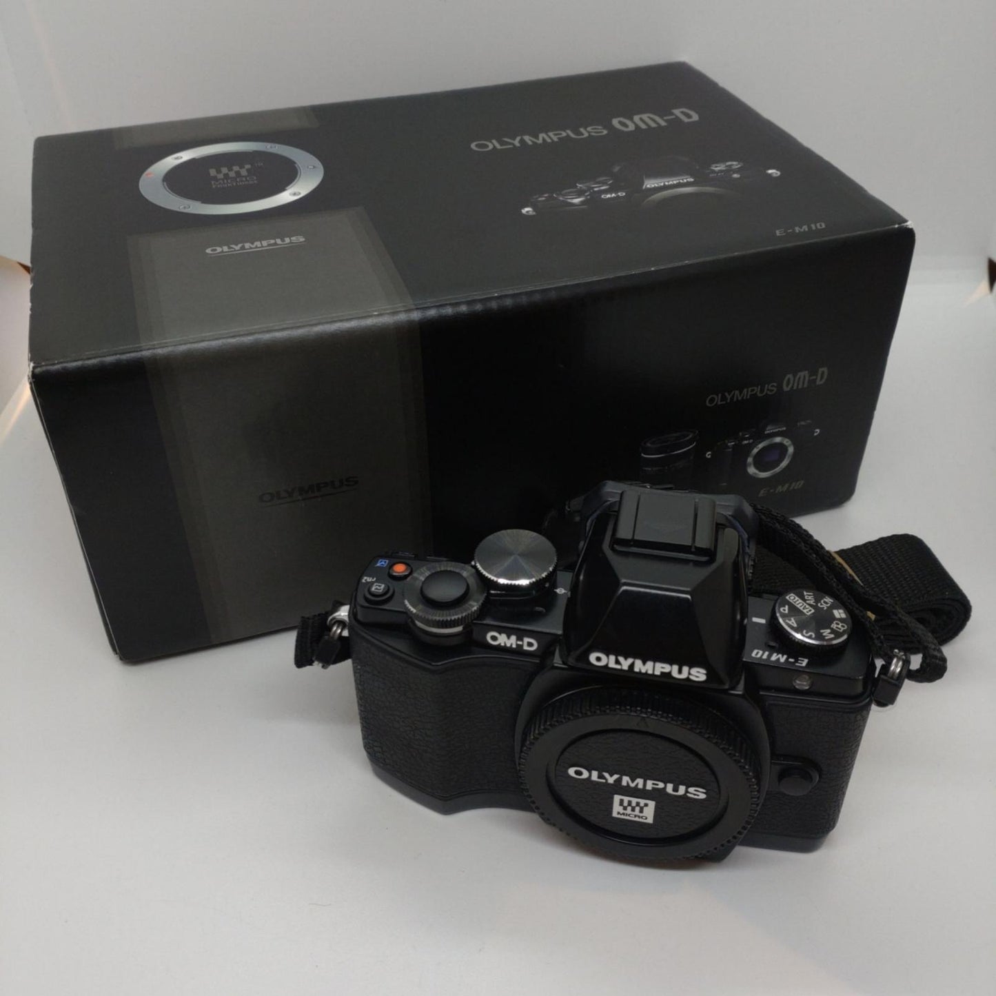 【全額返金保証】【最速発送】OLYMPUS デジタル一眼 OM-D E-M10 ボディ [ブラック] 美品 動作確認済