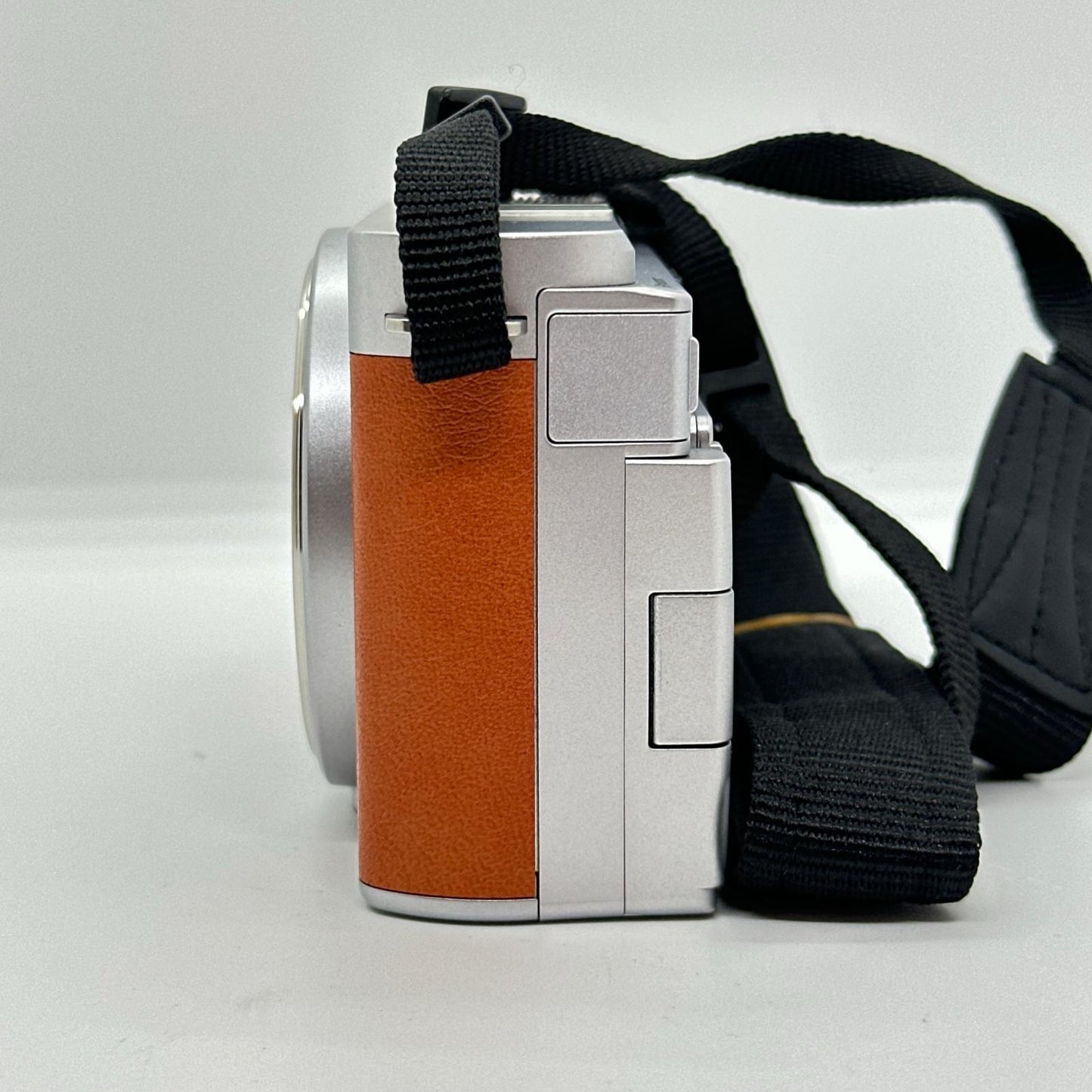 【全額返金保証】【最速発送】Panasonic デジタル一眼 LUMIX DC-S9 ボディ 美品 動作確認済
