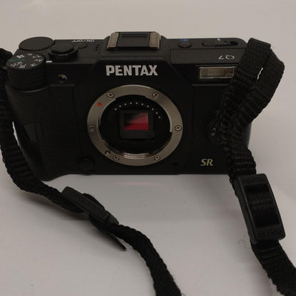 【全額返金保証】【最速発送】PENTAX デジタル一眼 PENTAX Q7 ズームレンズキット 美品 動作確認済