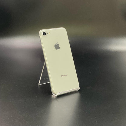 【全額返金保証】【最速発送】Apple iPhone iPhone 8 64GB シルバー docomo SIMフリー 白ロム 動作確認済 70%