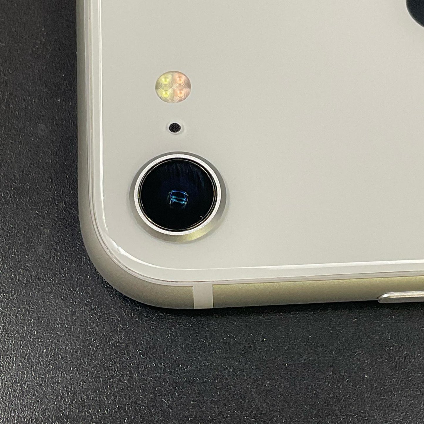 【全額返金保証】【最速発送】Apple iPhone iPhone 8 64GB シルバー docomo SIMフリー 白ロム 動作確認済 70%