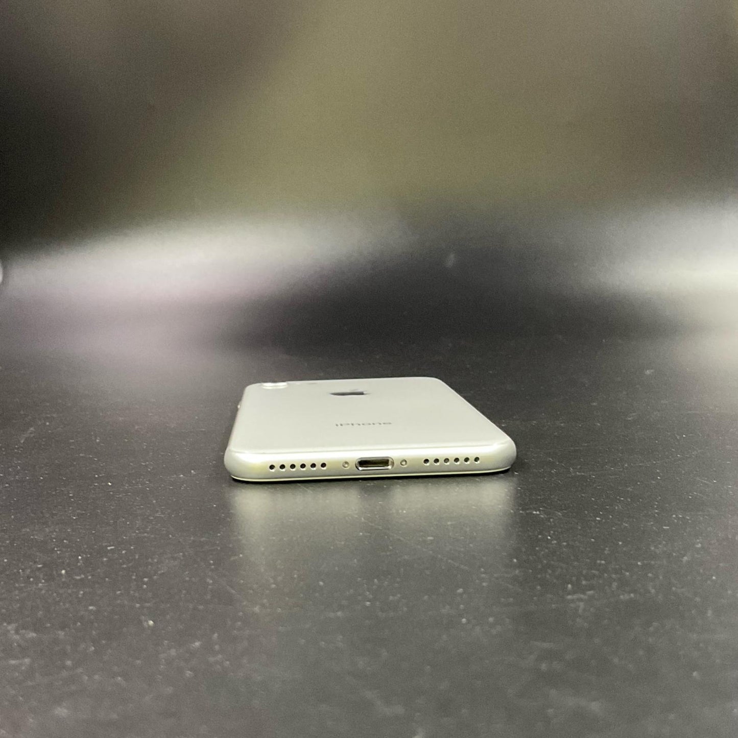 【全額返金保証】【最速発送】Apple iPhone iPhone 8 64GB シルバー docomo SIMフリー 白ロム 動作確認済 70%