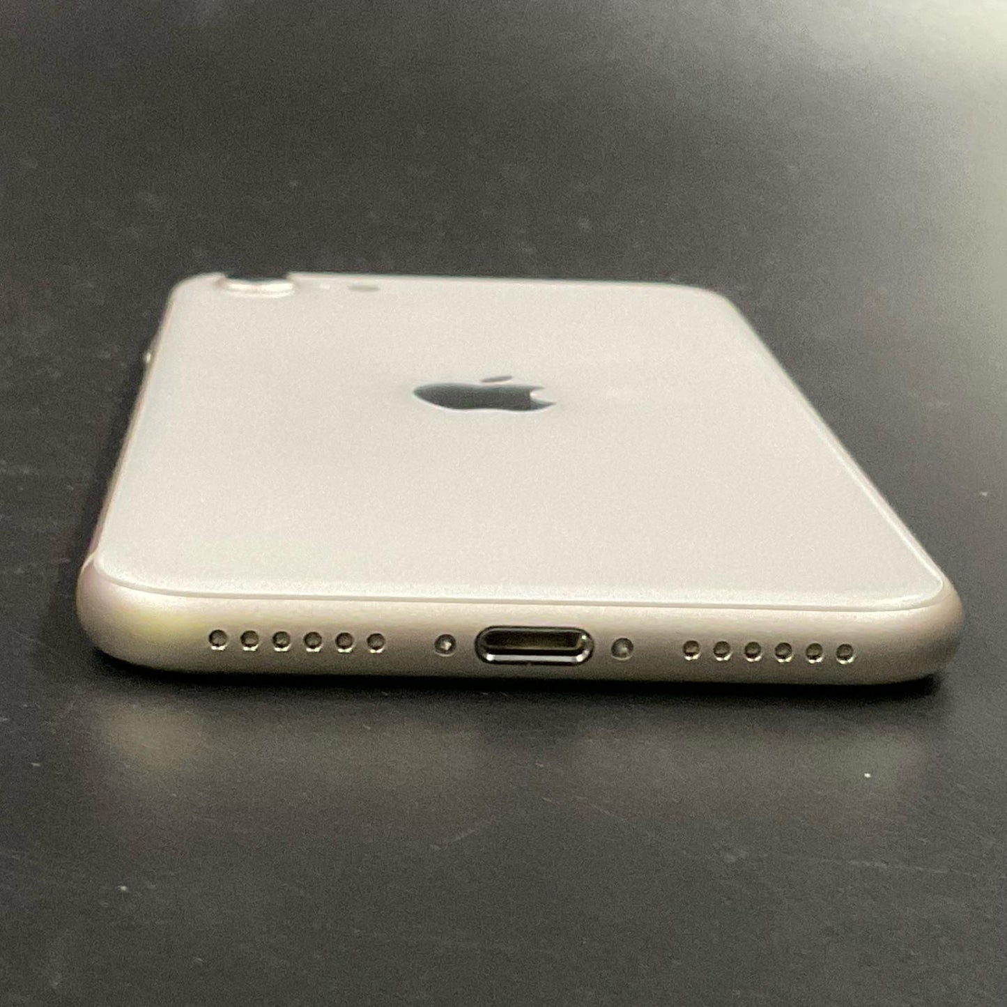 【全額返金保証】【最速発送】Apple iPhone iPhone SE（第3世代） 64GB スターライト au SIMフリー 白ロム 美品 動作確認済 97%