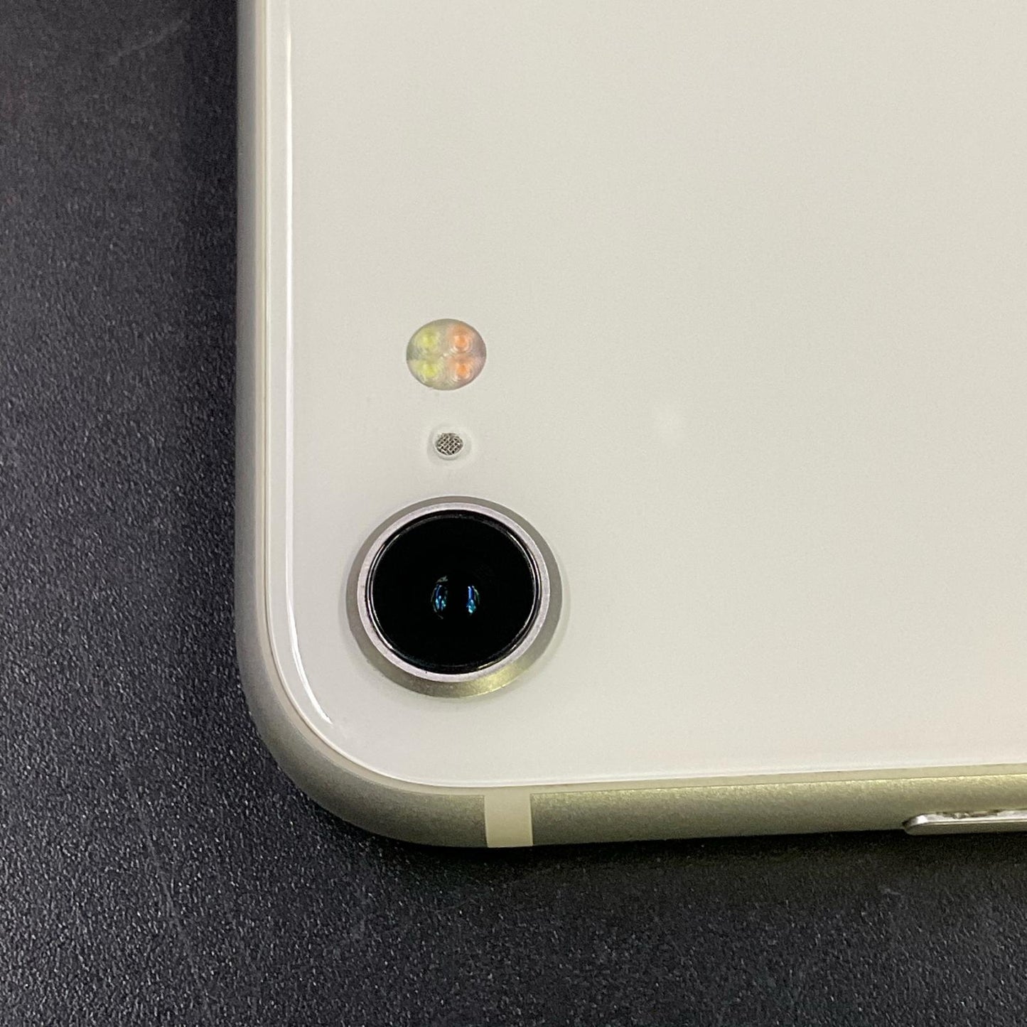 【最速発送】Apple iPhone iPhone SE（第3世代） 64GB スターライト au SIMフリー 白ロム【難有】 87%