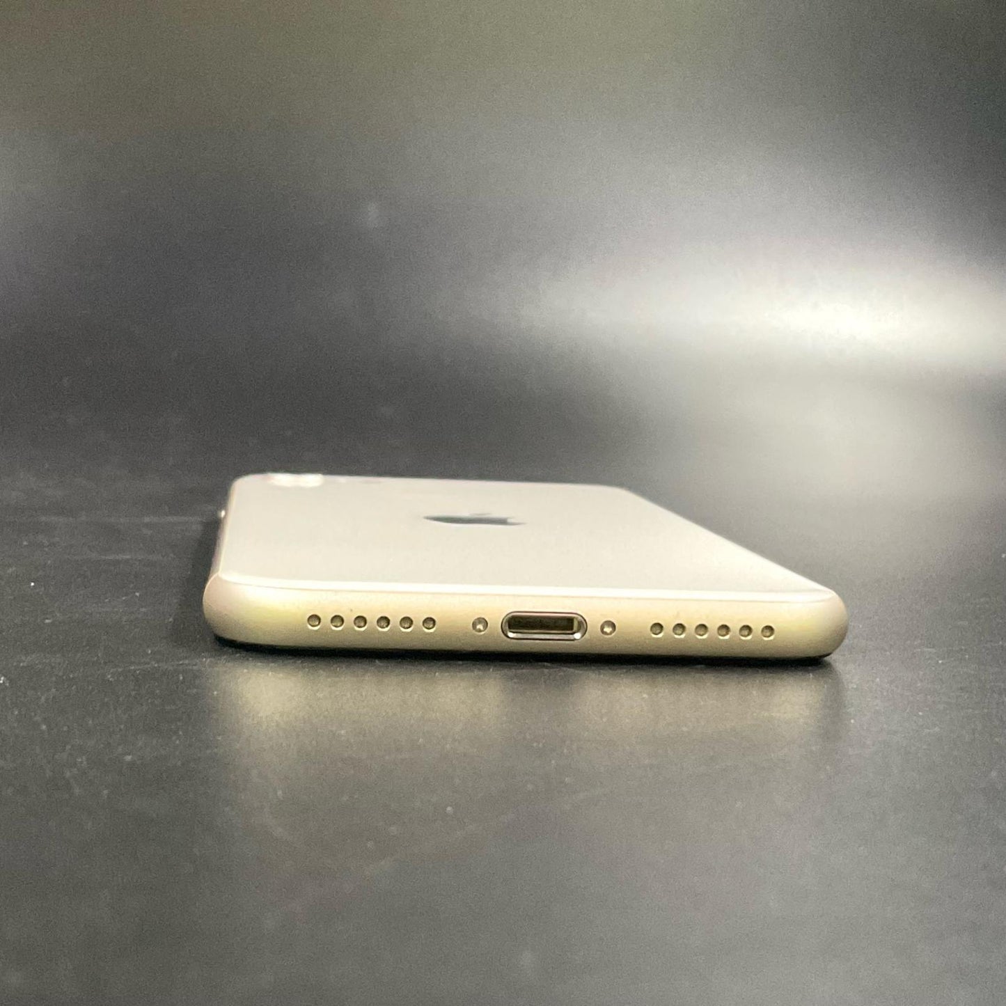 【全額返金保証】【最速発送】Apple iPhone iPhone SE（第3世代） 64GB スターライト SIMフリー 白ロム 美品 動作確認済 87%
