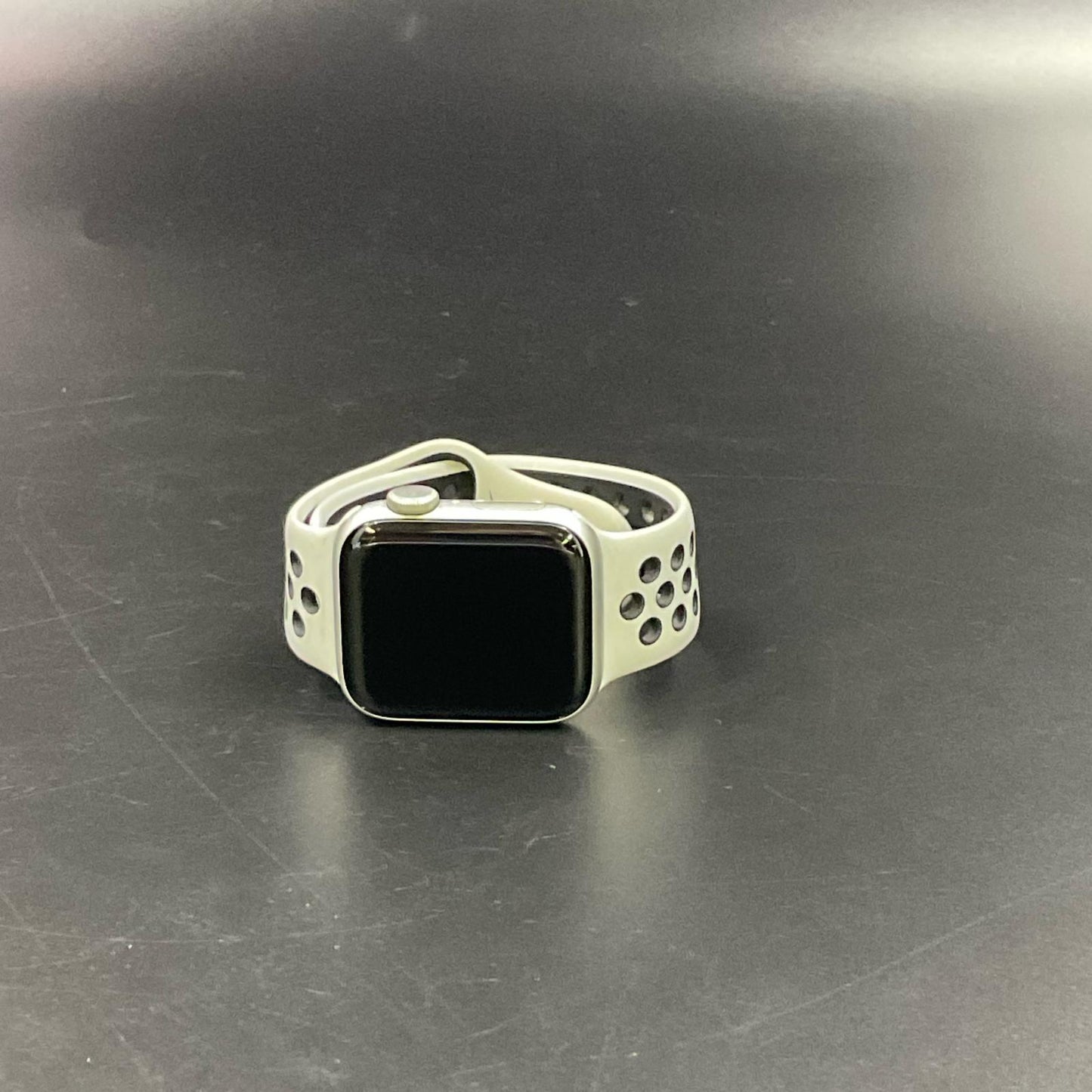 【最速発送】Apple Watch Nike SE アルミニウム 40mm GPS 83%【難有】