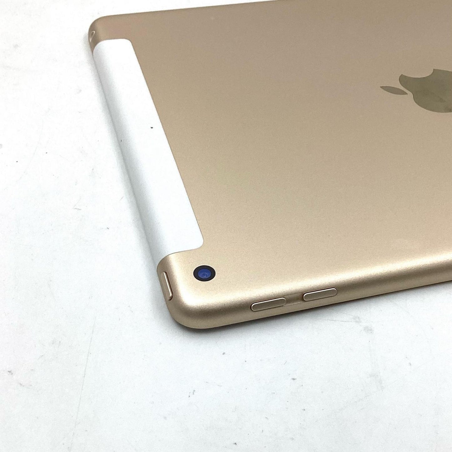 【全額返金保証】【最速発送】Apple iPad iPad 9.7インチ 第5世代 32GB ゴールド WiFi+Cellular au 白ロム 動作確認済