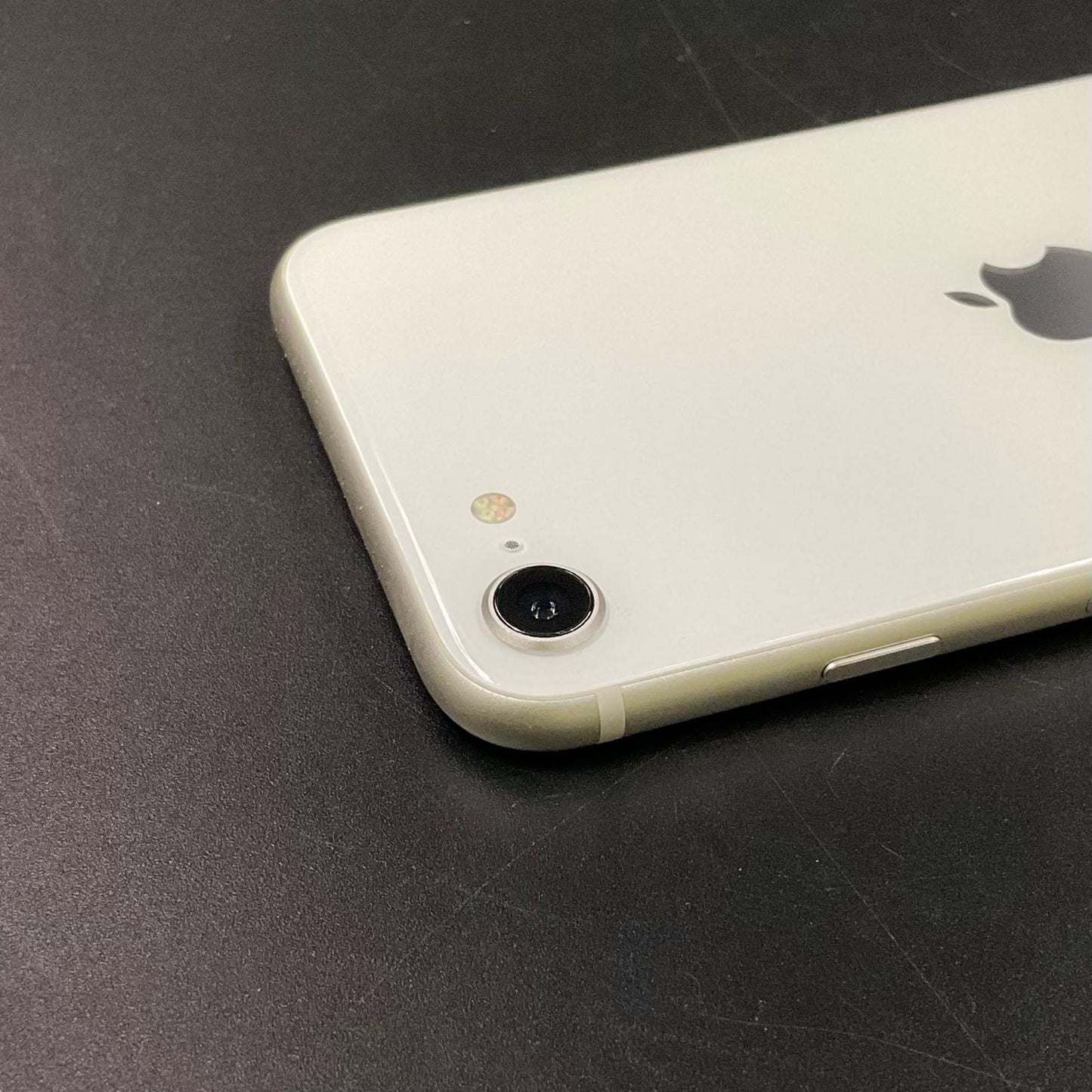 【全額返金保証】【最速発送】Apple iPhone SE（第2世代） 128GB ホワイト SIMフリー 白ロム 動作確認済 85%