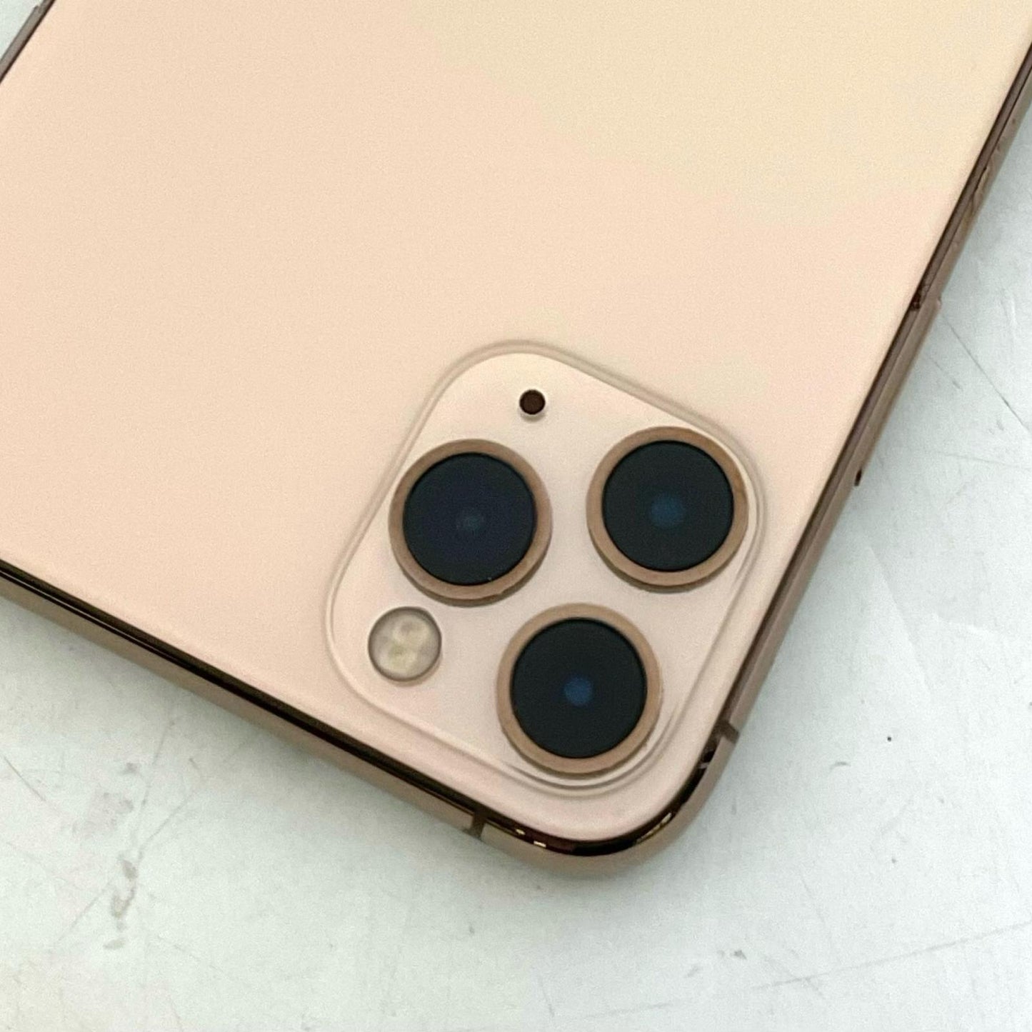 【最速発送】Apple iPhone iPhone 11 Pro Max 256GB ゴールド docomo 白ロム【難有】 73%