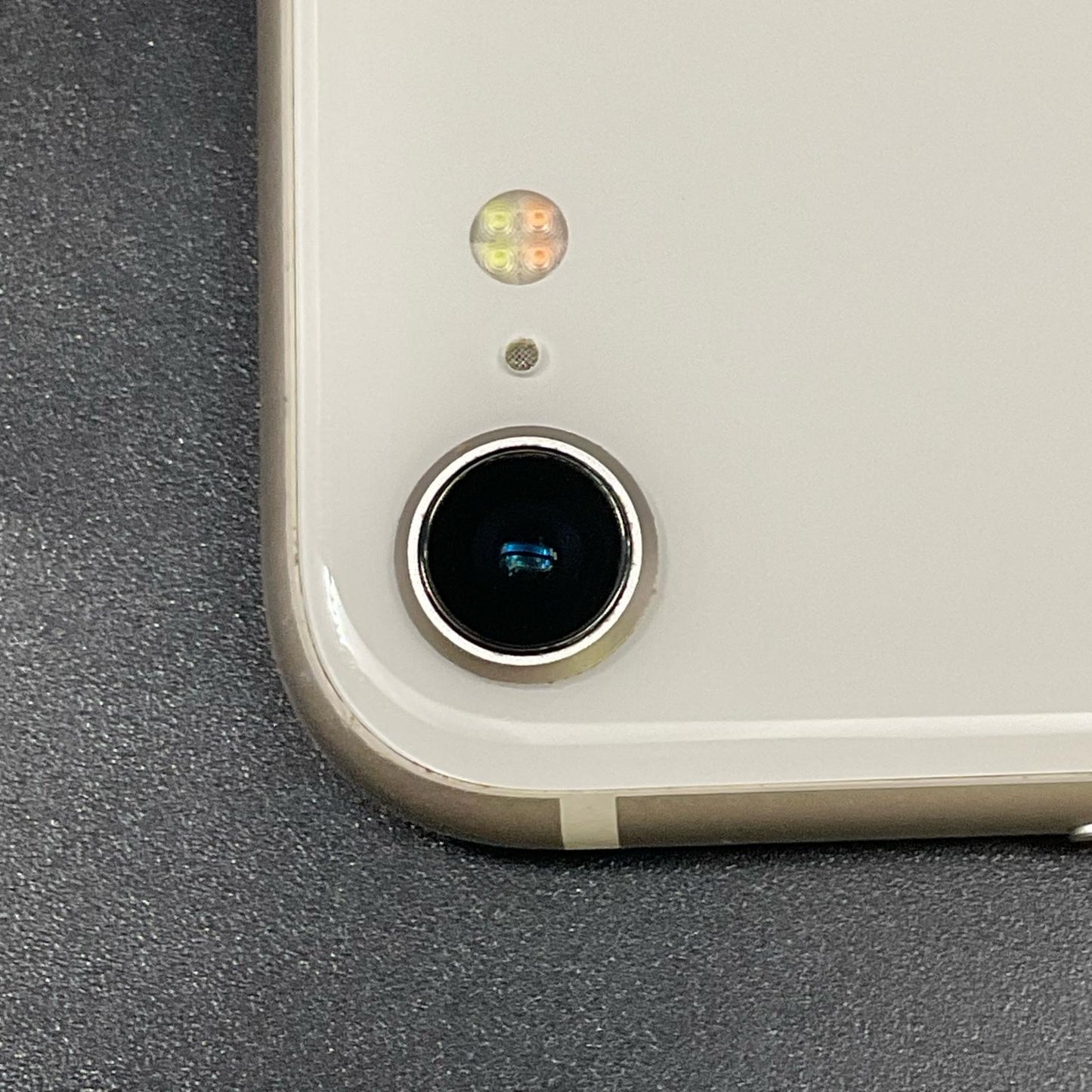 【全額返金保証】【最速発送】Apple iPhone iPhone SE（第3世代） 128GB スターライト au 白ロム 動作確認済 78%