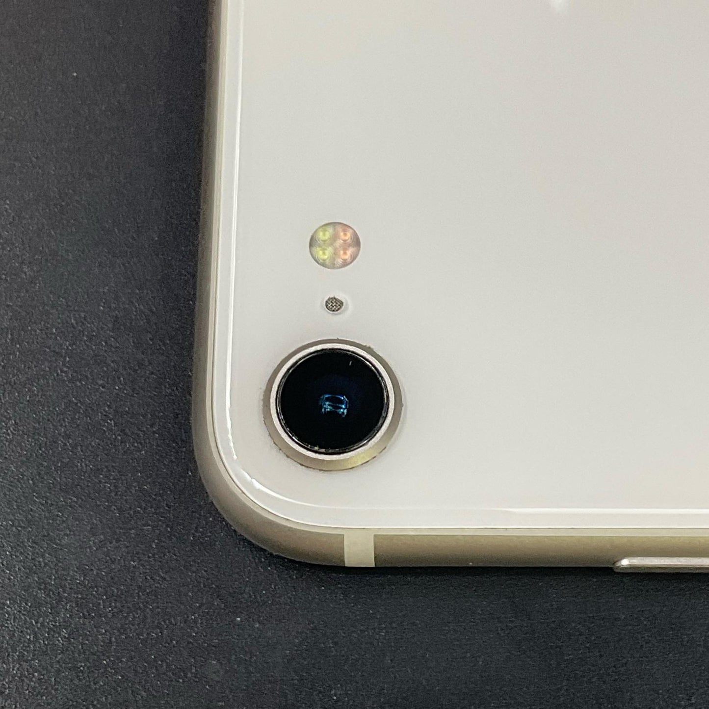 【全額返金保証】【最速発送】Apple iPhone iPhone SE（第3世代） 256GB スターライト SIMフリー 白ロム 美品 動作確認済 84%