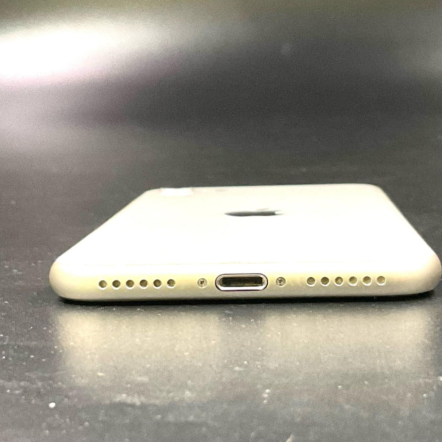 【全額返金保証】【最速発送】Apple iPhone iPhone SE（第3世代） 256GB スターライト SIMフリー 白ロム 美品 動作確認済 84%