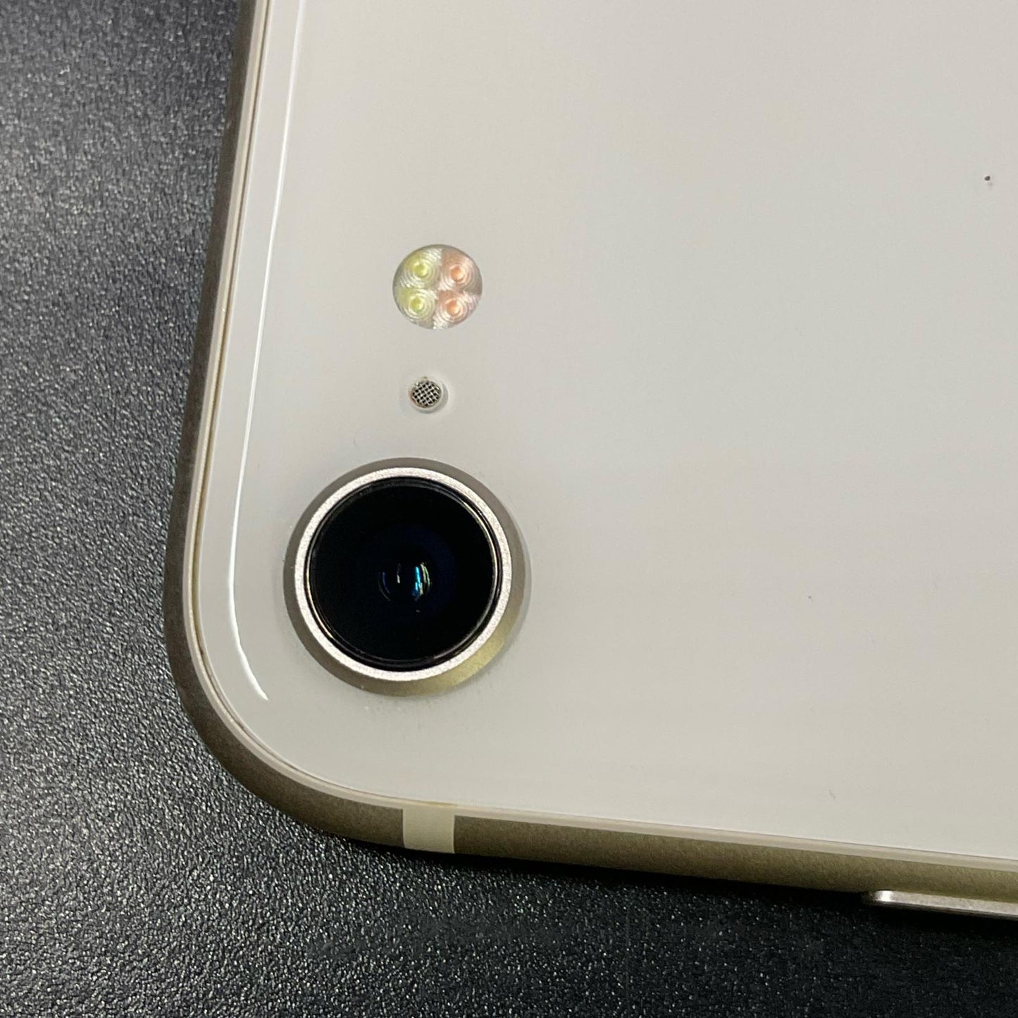 【全額返金保証】【最速発送】Apple iPhone iPhone SE（第3世代） 128GB スターライト docomo 白ロム 美品 動作確認済 88%