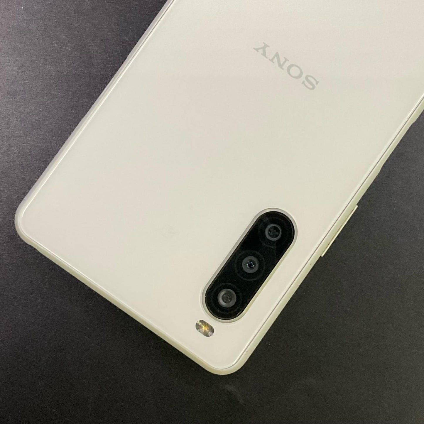 【全額返金保証】【最速発送】Sony Xperia 10II 64GB ホワイト docomo SO-41A 白ロム 美品 動作確認済