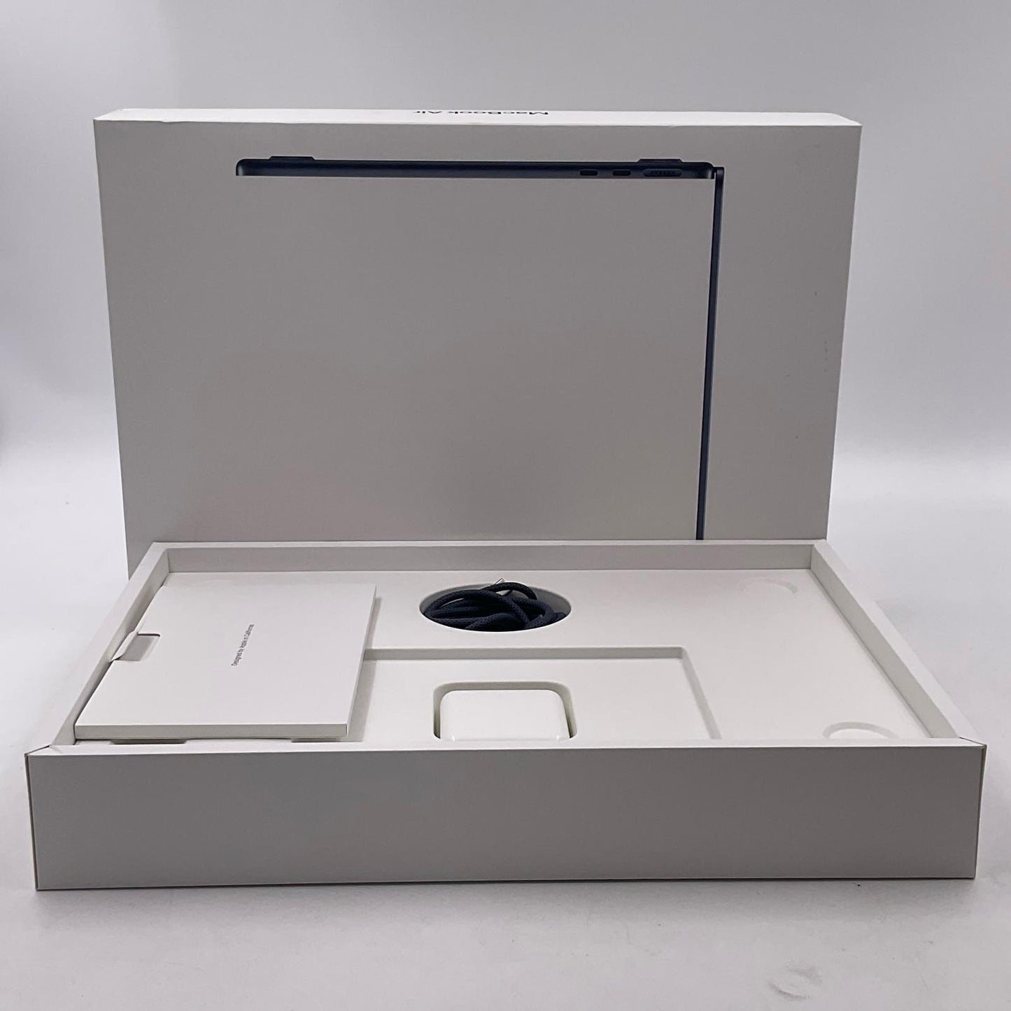 【全額返金保証】【最速発送】Apple MacBook Air 13.6インチ 2024 Apple M3 8GB 512GB ミッドナイト 100% 美品 動作確認済