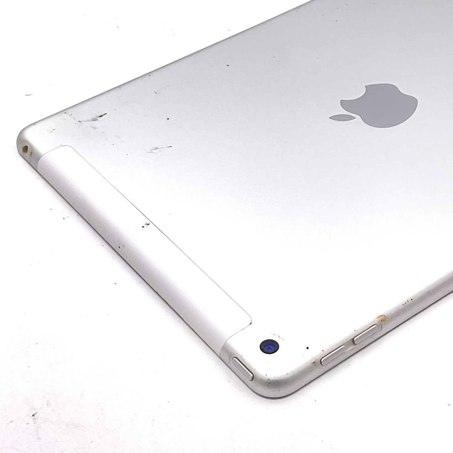 【最速発送】Apple iPad iPad 第7世代 Wi-Fi+Cellular 32GB Silver docomo SIMフリー 白ロム【難有】