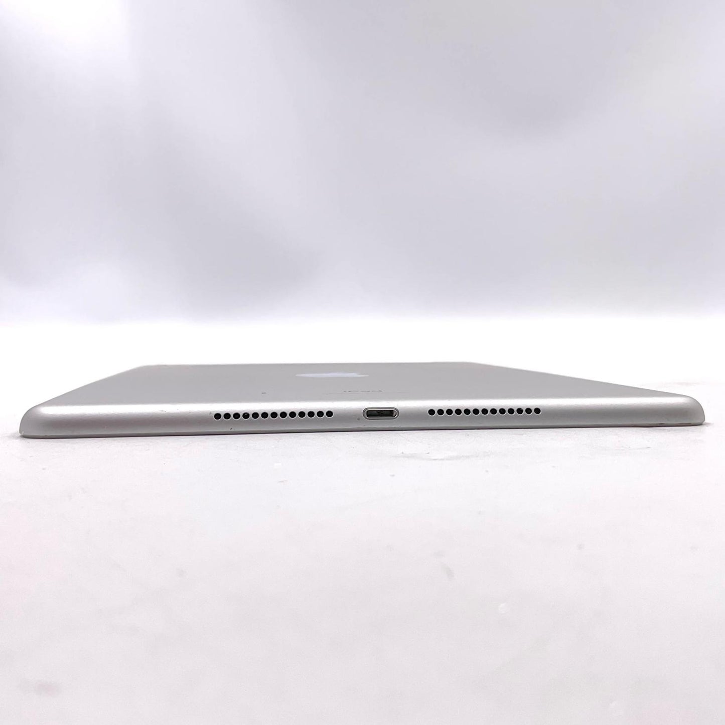【最速発送】Apple iPad iPad 第7世代 Wi-Fi+Cellular 32GB Silver docomo SIMフリー 白ロム【難有】
