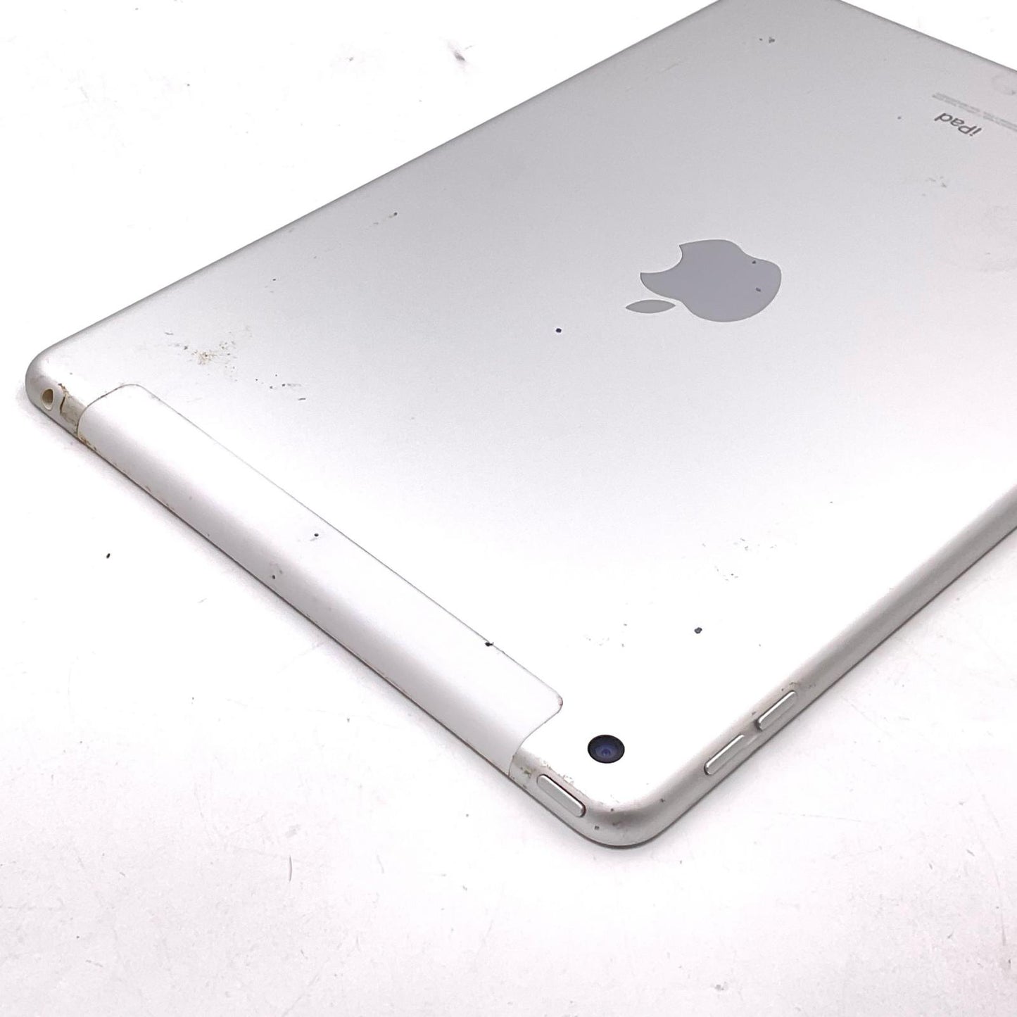 【最速発送】Apple iPad iPad 第7世代 Wi-Fi+Cellular 32GB Silver docomo SIMフリー 白ロム【難有】