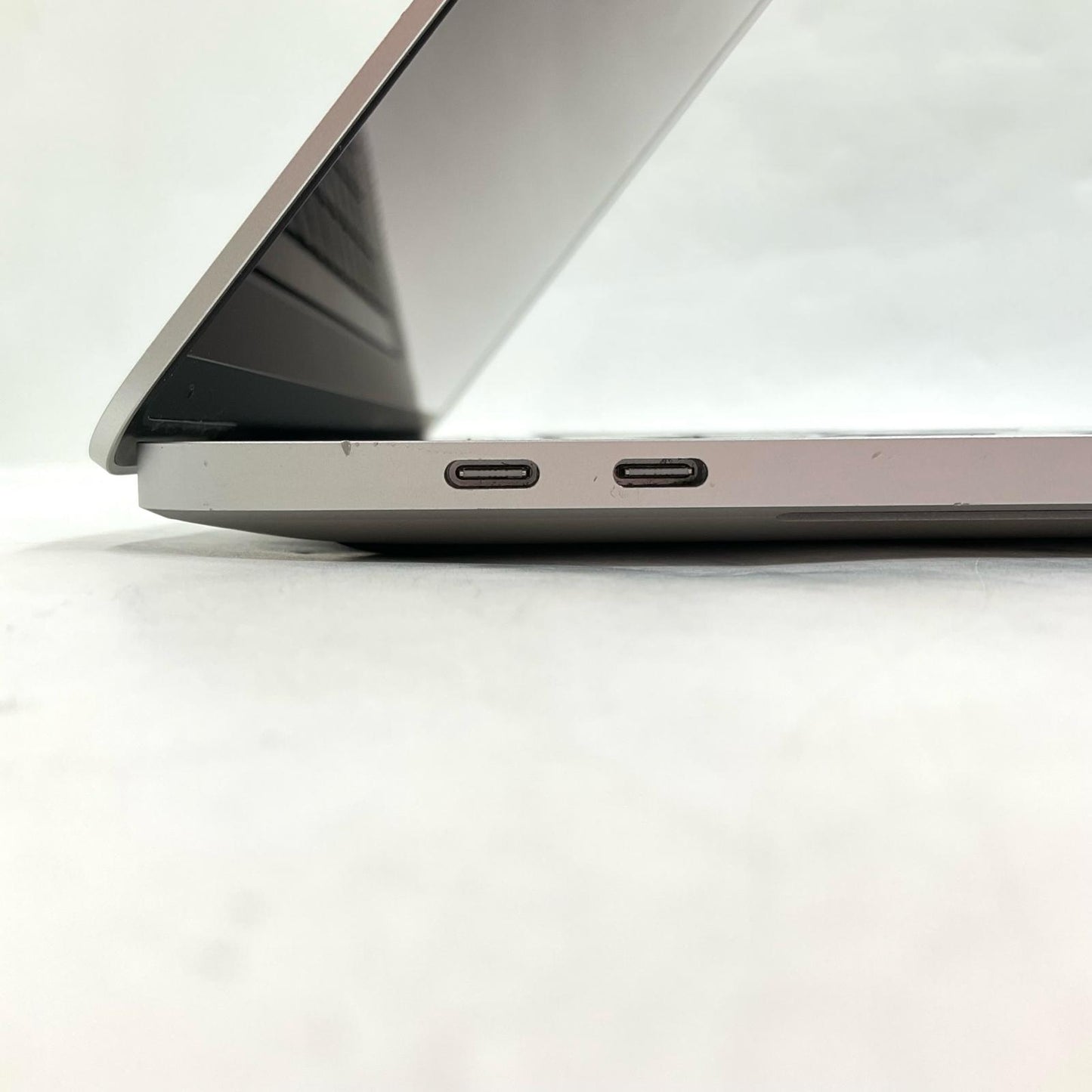 【全額返金保証】【最速発送】Apple MacBook Pro 16インチ 2019 2.6 GHz 6コア Intel Core i7 16GB 512GB シルバー 美品 動作確認済