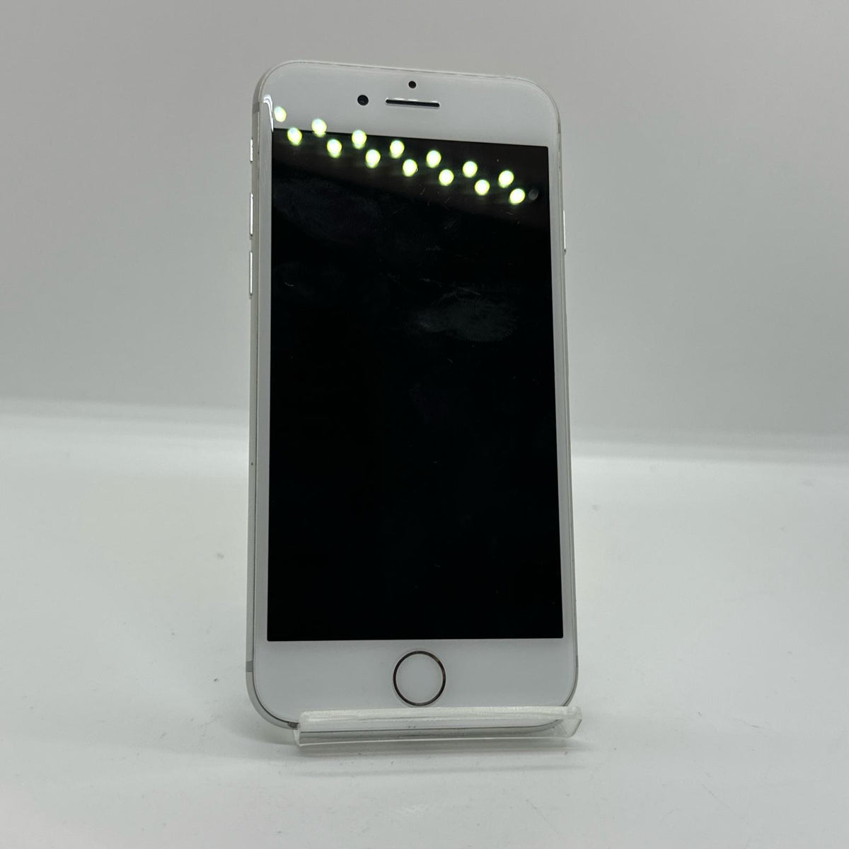 【全額返金保証】【最速発送】Apple iPhone iPhone 8 64GB シルバー au SIMフリー 白ロム 動作確認済 84%