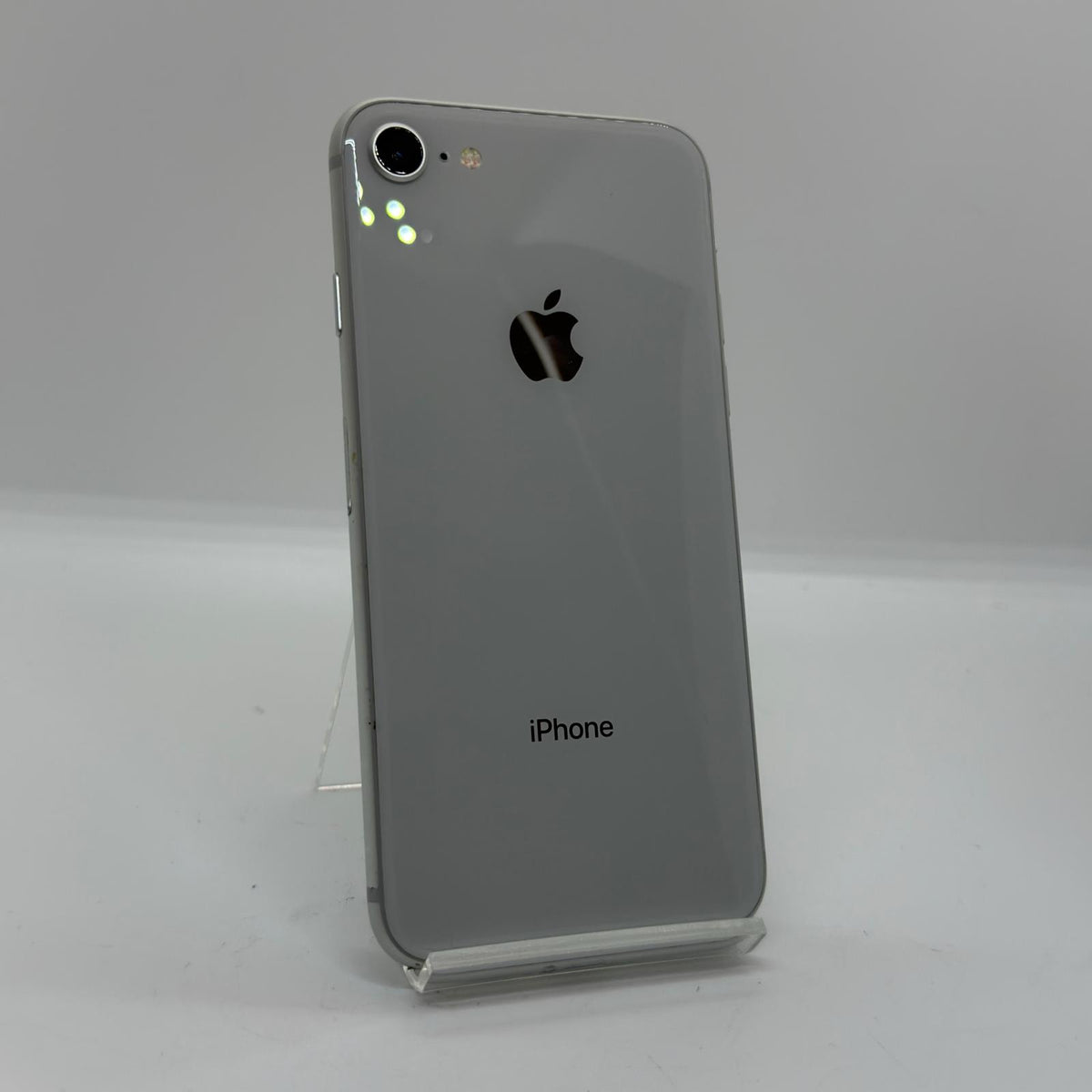 【全額返金保証】【最速発送】Apple iPhone iPhone 8 64GB シルバー au SIMフリー 白ロム 動作確認済 84%