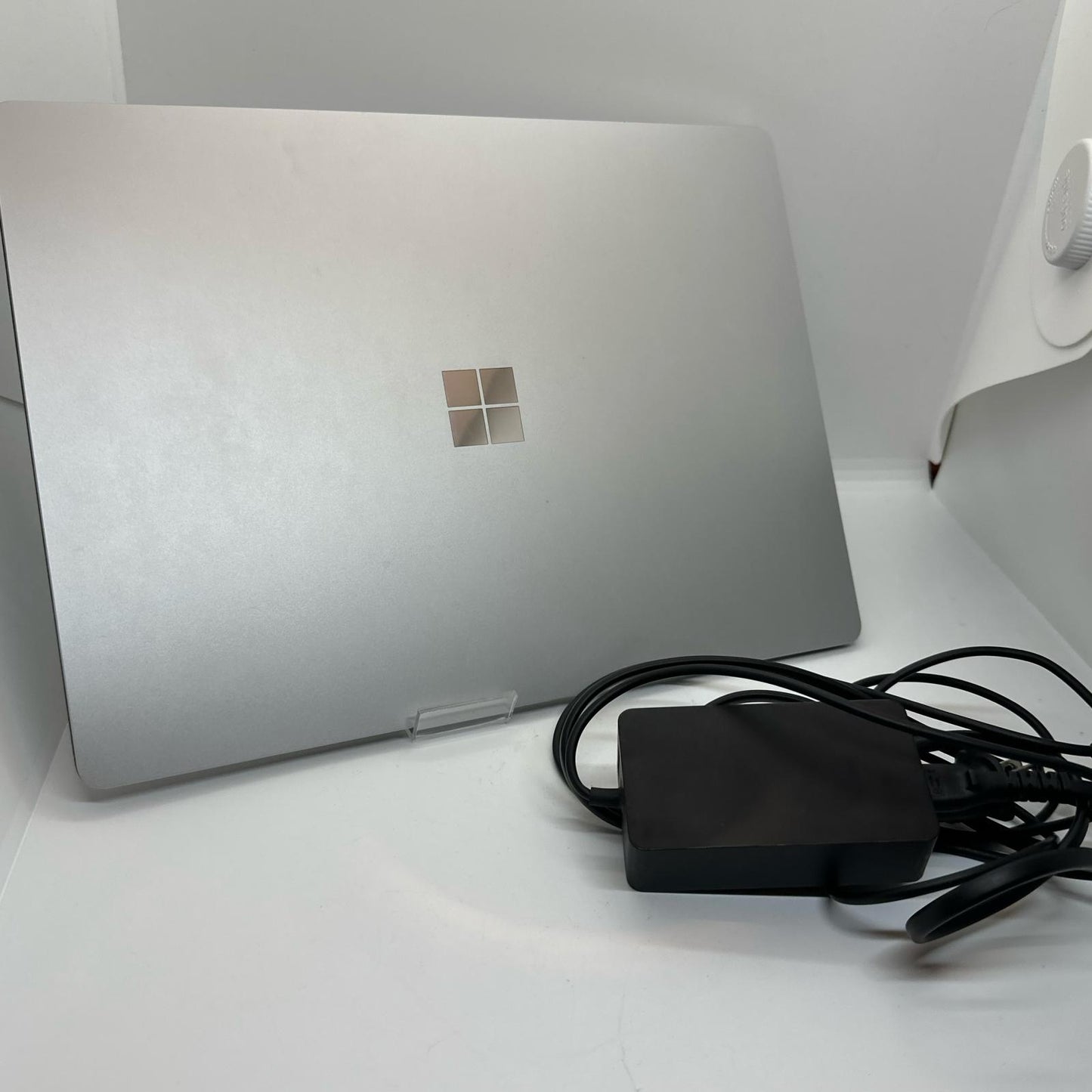 【全額返金保証】【最速発送】Microsoft Surface Laptop 4 AMD Ryzen5 Microsoft Surface Edition 8GB M.2 SSD 256GB 91% 動作確認済
