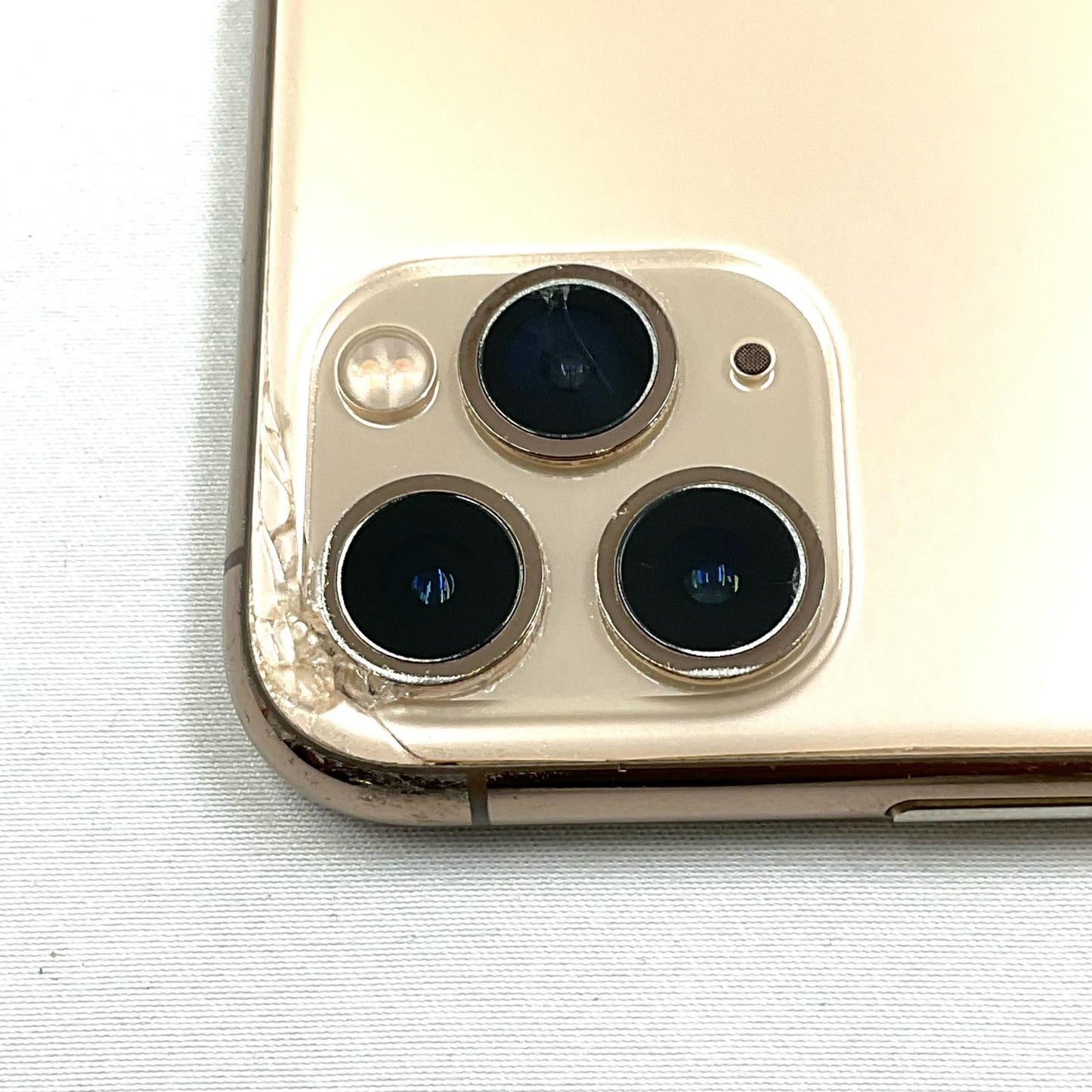 【最速発送】Apple iPhone iPhone 11 Pro 64GB ゴールド au SIMフリー 白ロム【難有】 71%