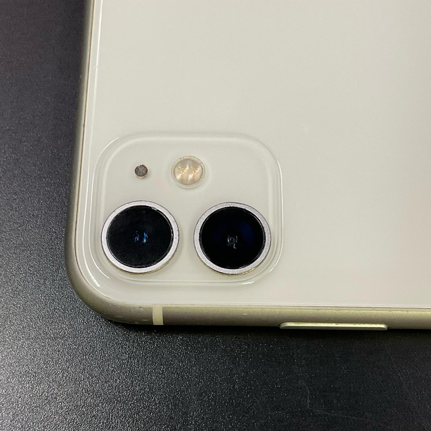 【全額返金保証】【最速発送】Apple iPhone iPhone 11 64GB ホワイト docomo SIMフリー 白ロム 動作確認済 82%