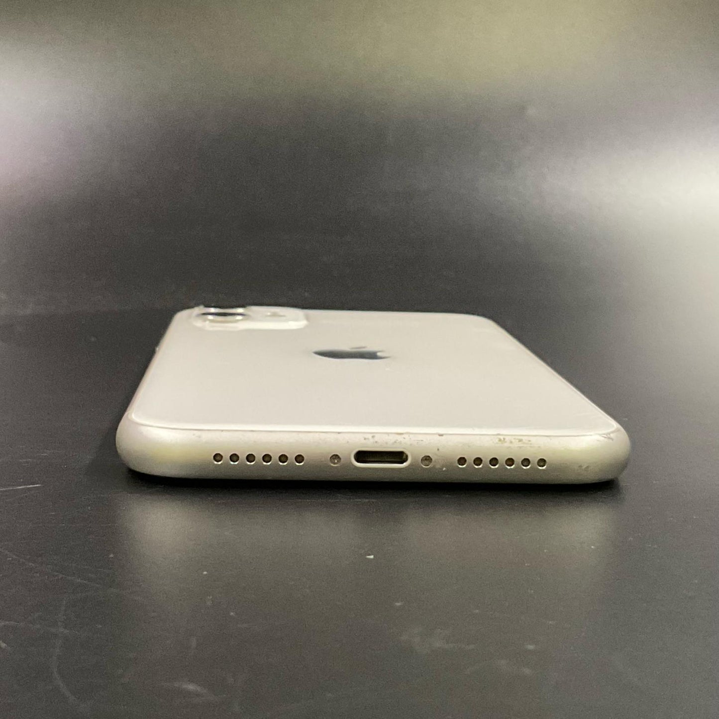 【全額返金保証】【最速発送】Apple iPhone iPhone 11 64GB ホワイト docomo SIMフリー 白ロム 動作確認済 82%