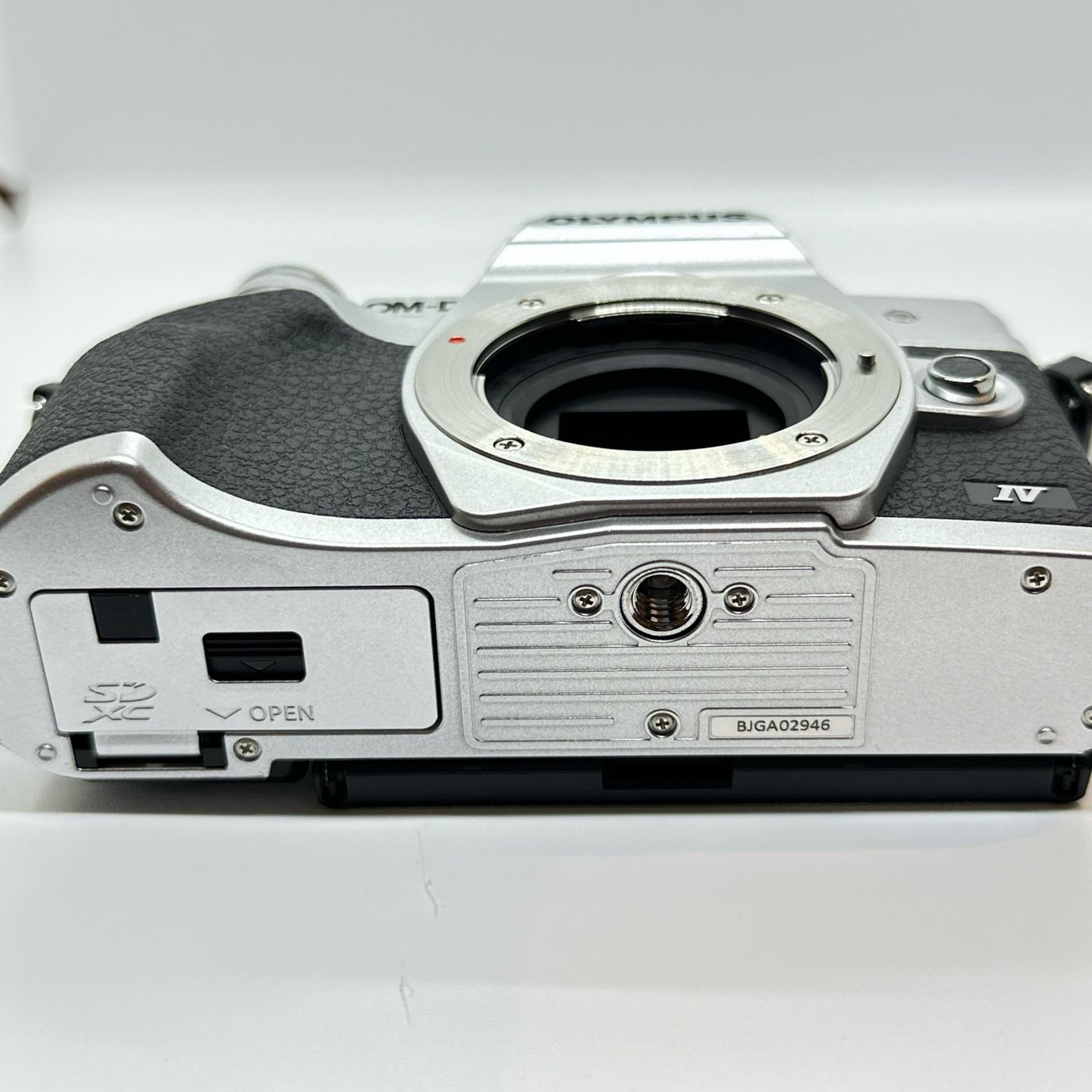 【全額返金保証】【最速発送】OLYMPUS デジタル一眼 OM-D E-M10 Mark IV シルバー ボディ 美品 動作確認済