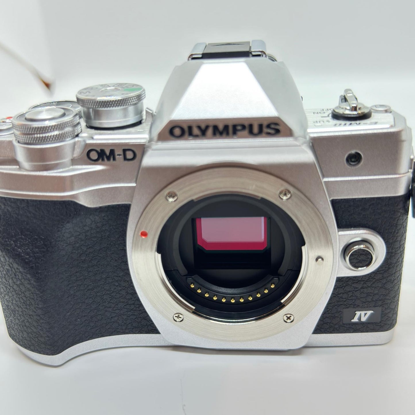 【全額返金保証】【最速発送】OLYMPUS デジタル一眼 OM-D E-M10 Mark IV シルバー ボディ 美品 動作確認済