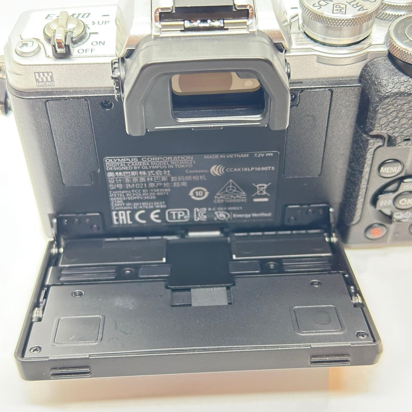【全額返金保証】【最速発送】OLYMPUS デジタル一眼 OM-D E-M10 Mark IV シルバー ボディ 美品 動作確認済