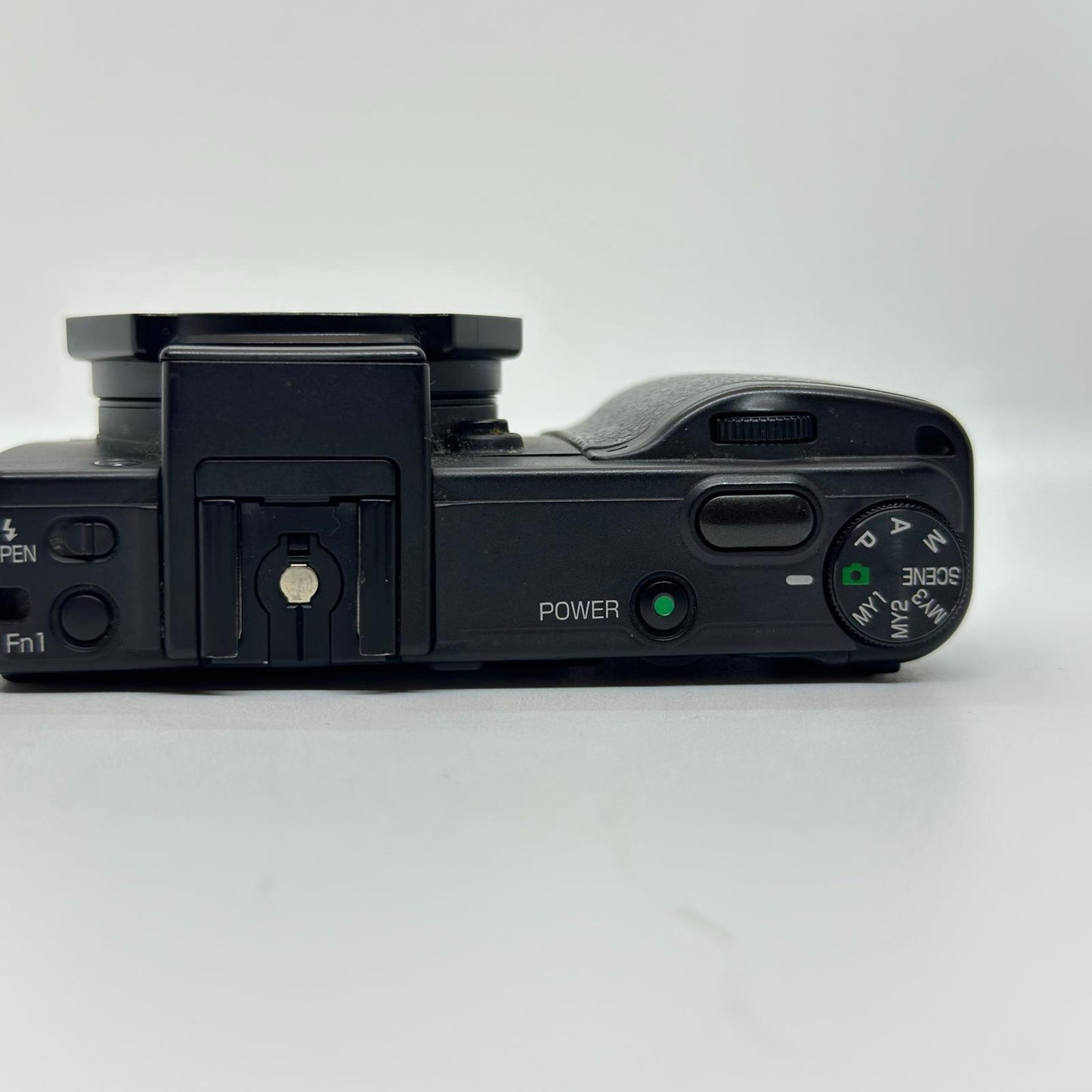 【全額返金保証】【最速発送】RICOH コンパクトデジタルカメラ GX200 ボディ 動作確認済