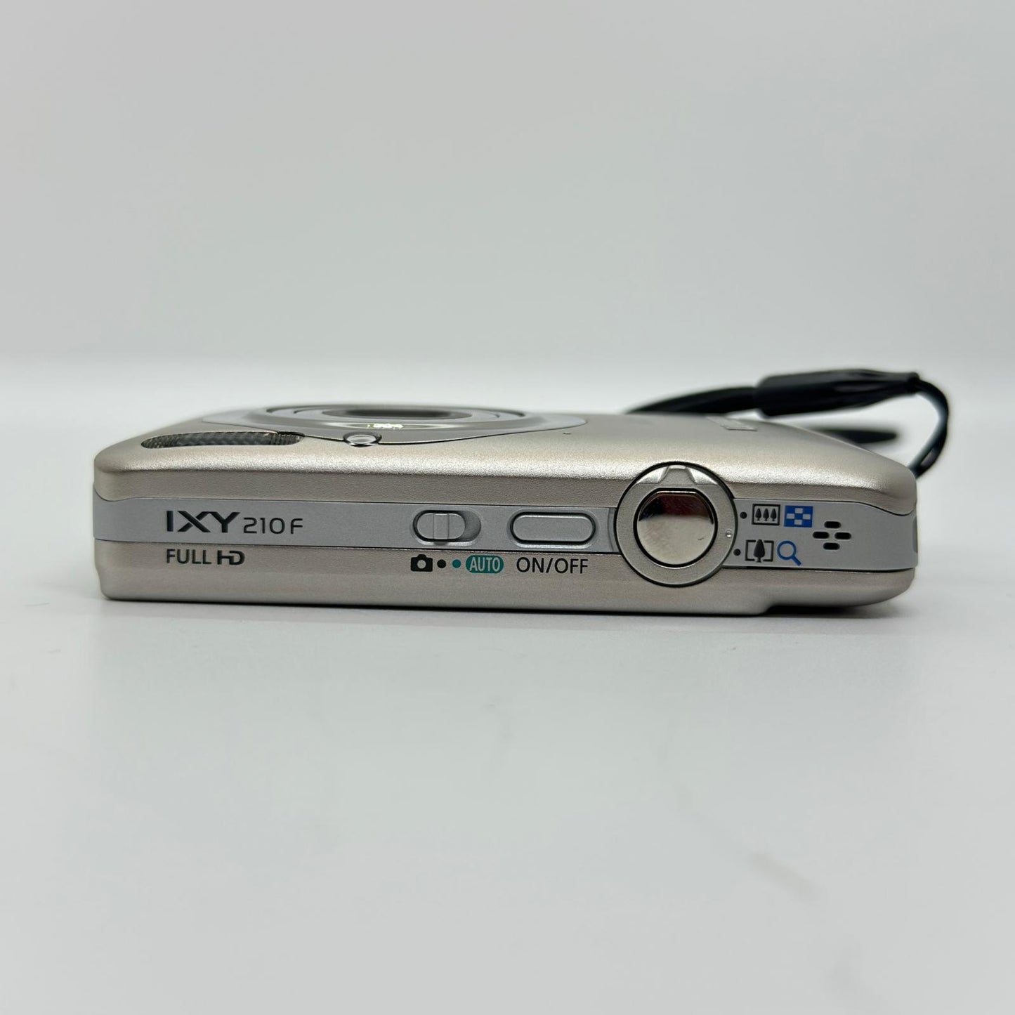 【全額返金保証】【最速発送】Canon コンパクトデジタルカメラ IXY 210F シルバー 美品 動作確認済