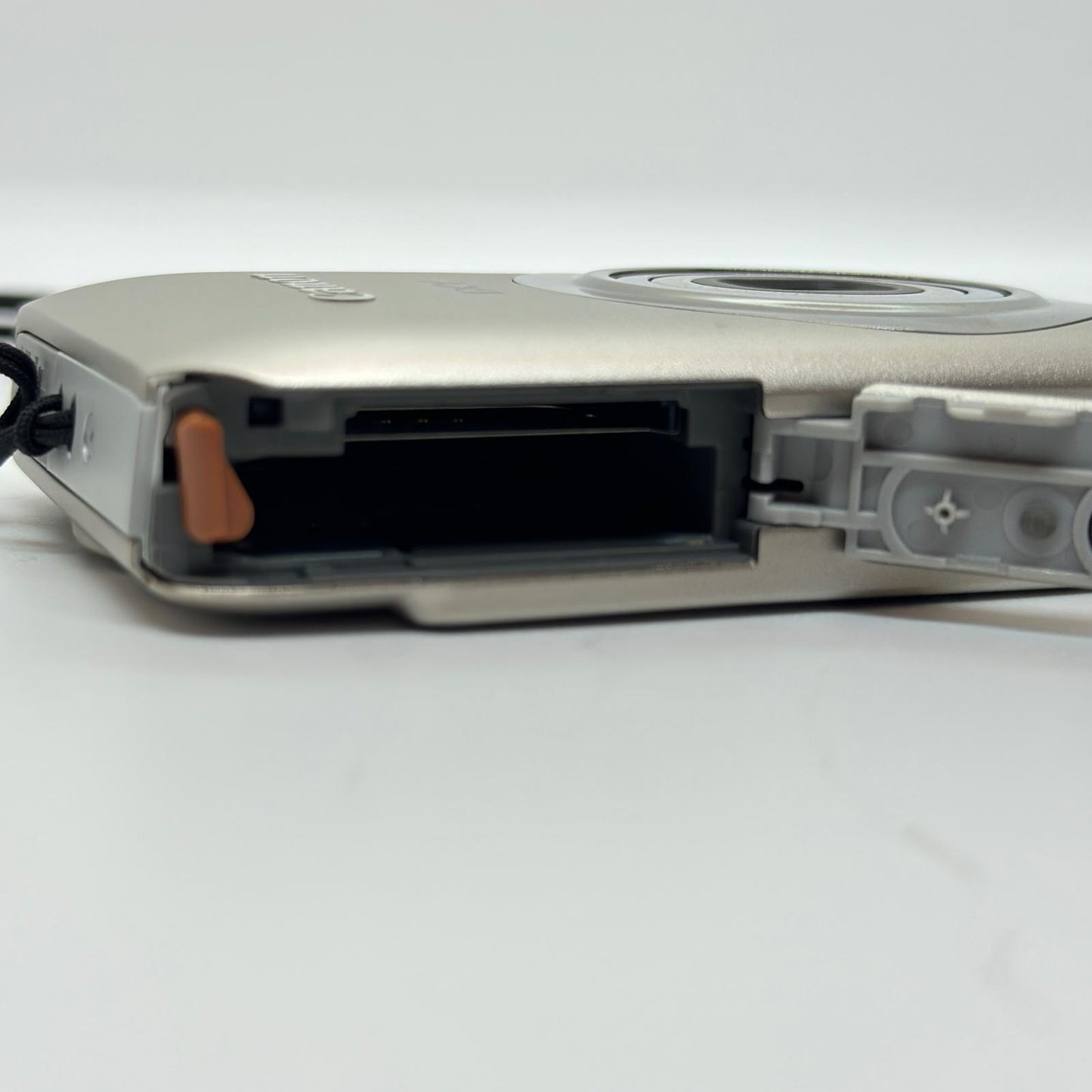 【全額返金保証】【最速発送】Canon コンパクトデジタルカメラ IXY 210F シルバー 美品 動作確認済