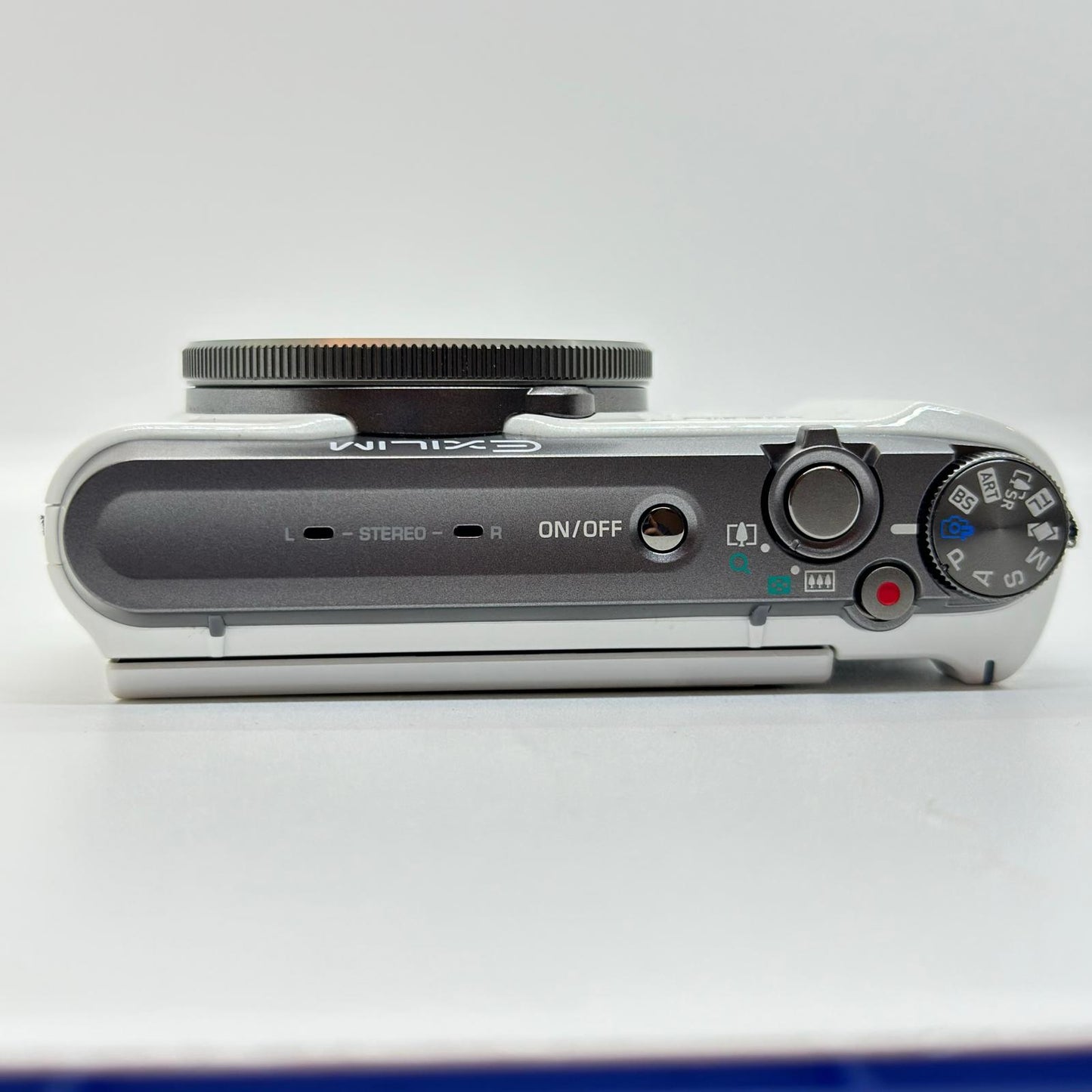 【全額返金保証】【最速発送】 コンパクトデジタルカメラ CASIO EXILIM EX-ZR1100 ホワイト 美品 動作確認済