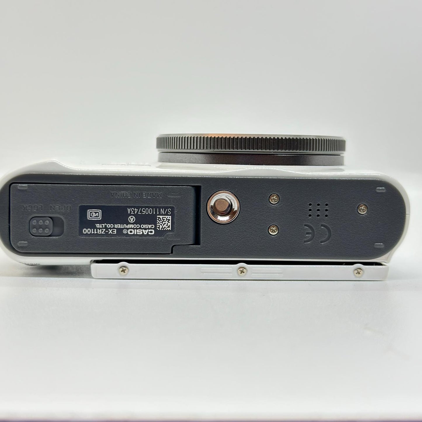 【全額返金保証】【最速発送】 コンパクトデジタルカメラ CASIO EXILIM EX-ZR1100 ホワイト 美品 動作確認済