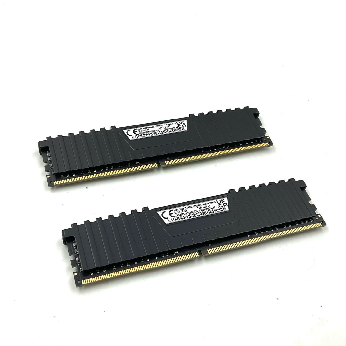 【全額返金保証】【最速発送】CORSAIR メモリ DDR4 PC4-25600 32GB (16GB 2枚組） CMK32GX4M2E3200C16 美品 動作確認済